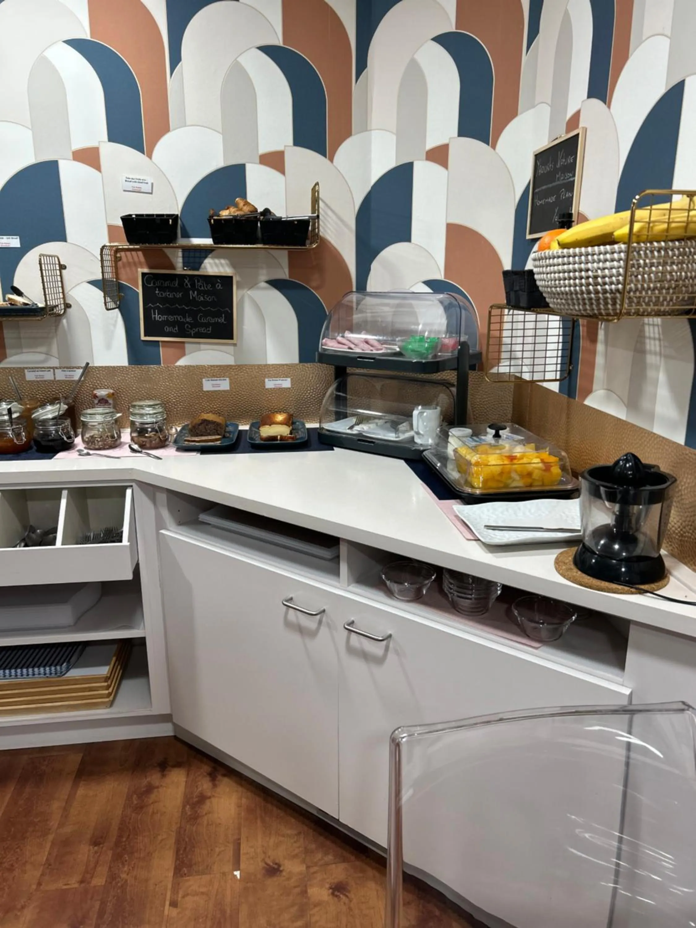 Food and drinks in Cit'Hotel le Challonge