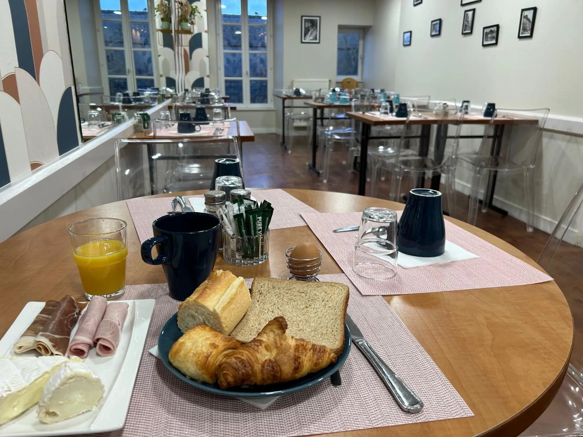 Breakfast in Cit'Hotel le Challonge