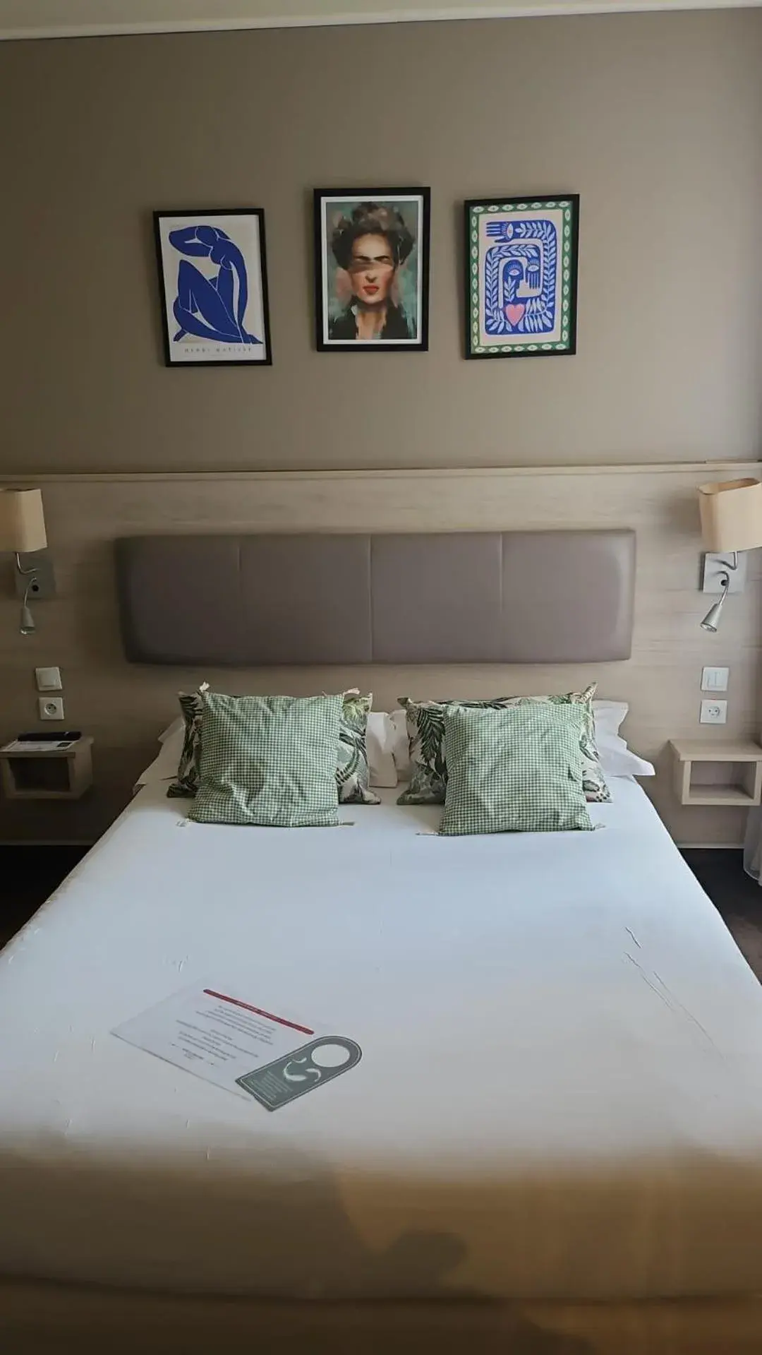 Photo of the whole room, Bed in Cit'Hotel le Challonge Photo of the whole room, Bed in Cit'Hotel le Challonge