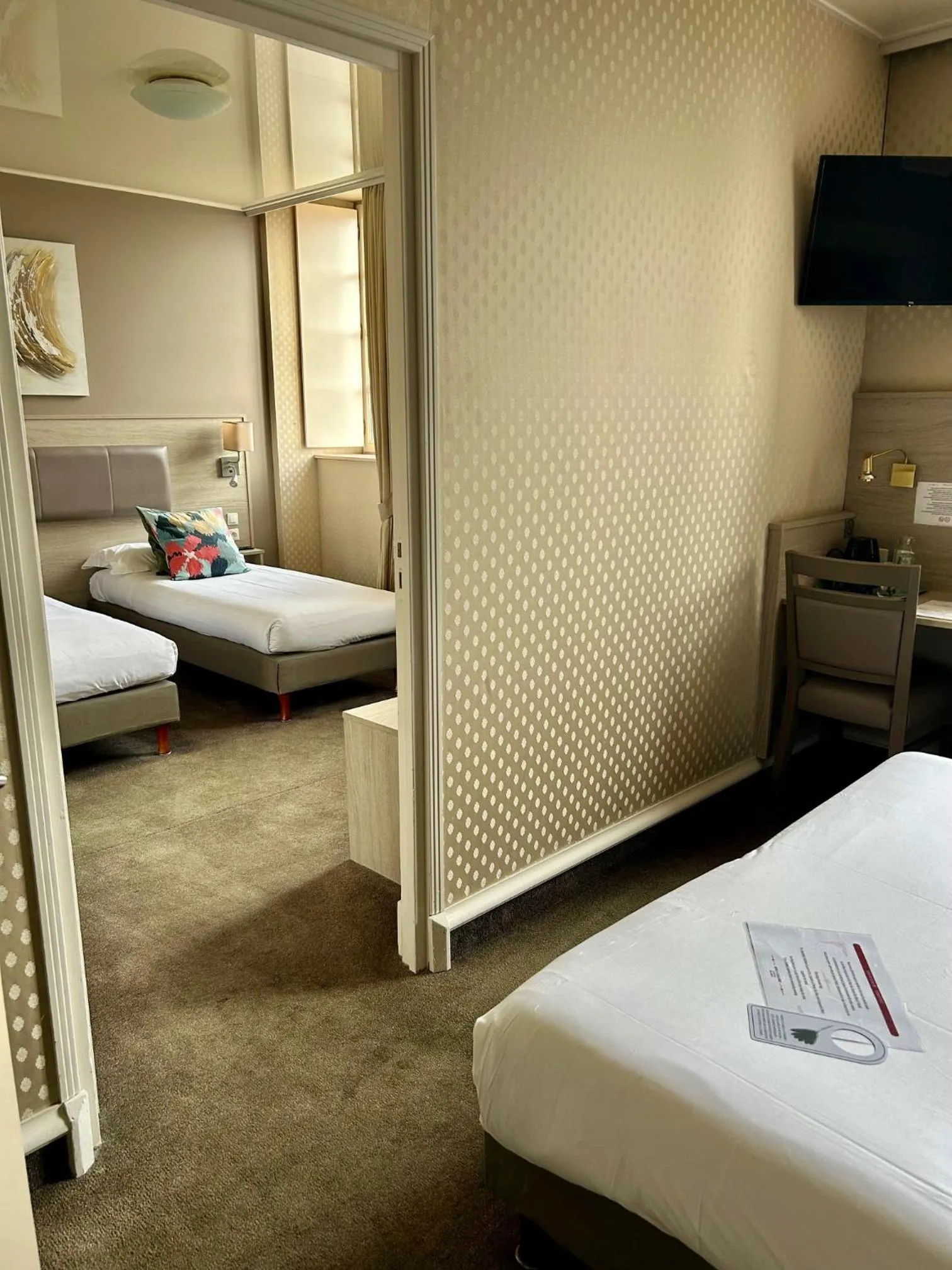 Bedroom, Bed in Cit'Hotel le Challonge