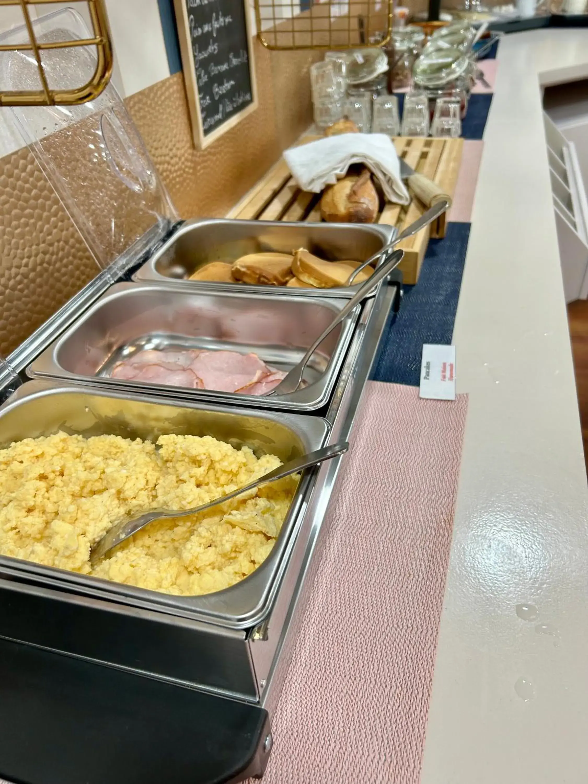 Breakfast in Cit'Hotel le Challonge Breakfast in Cit'Hotel le Challonge