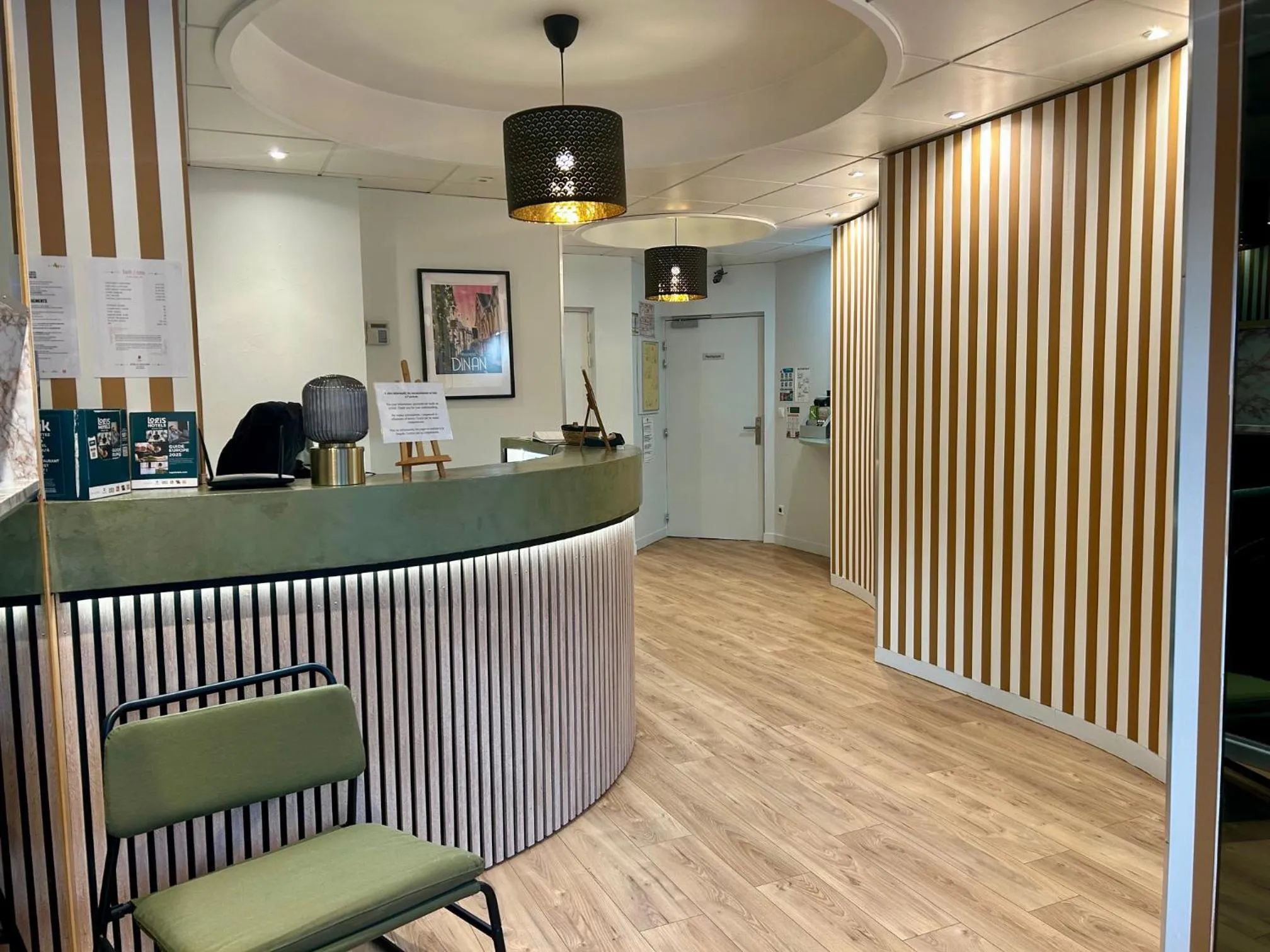 Lobby or reception in Cit'Hotel le Challonge