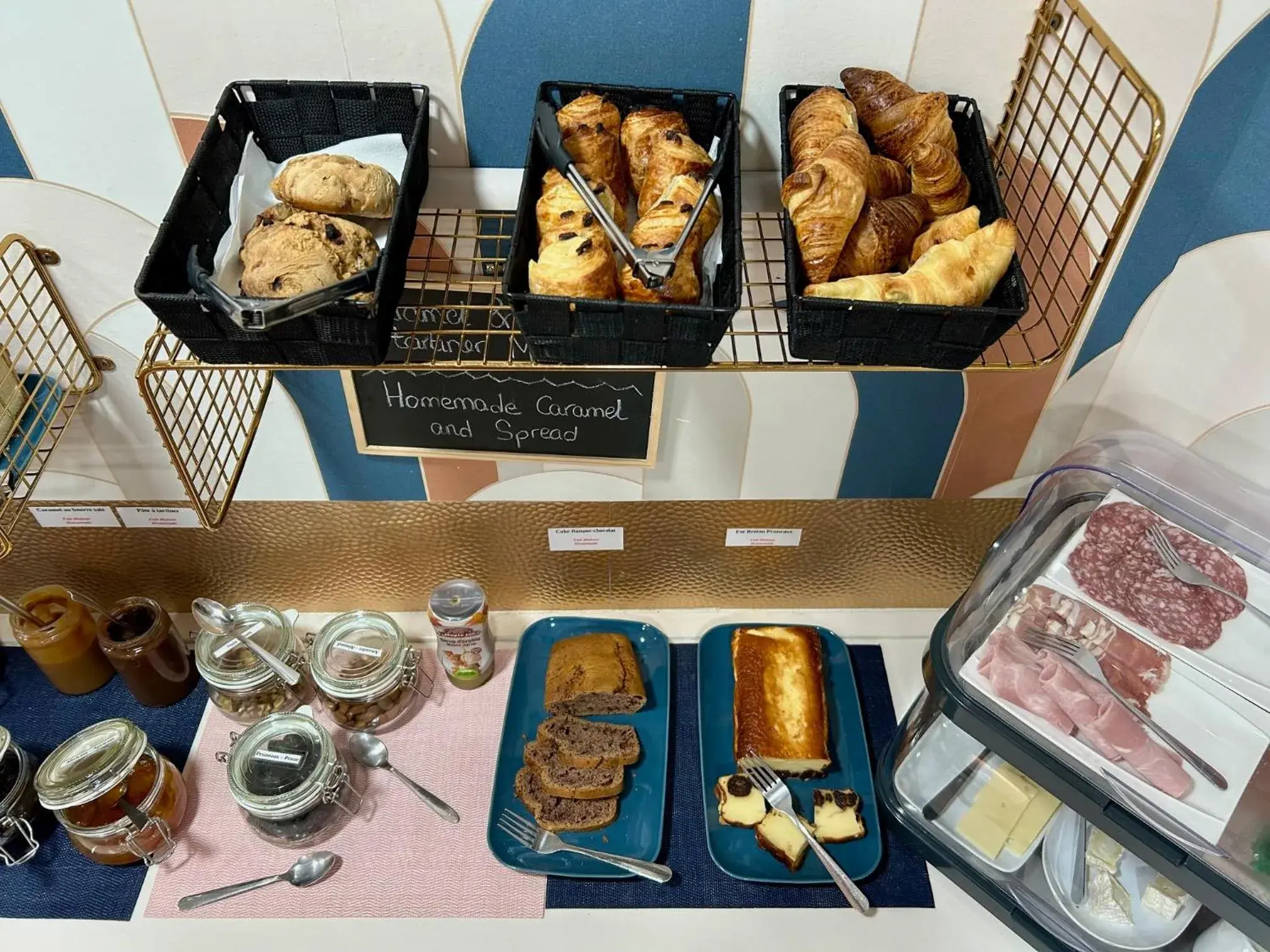 Food and drinks in Cit'Hotel le Challonge Food and drinks in Cit'Hotel le Challonge