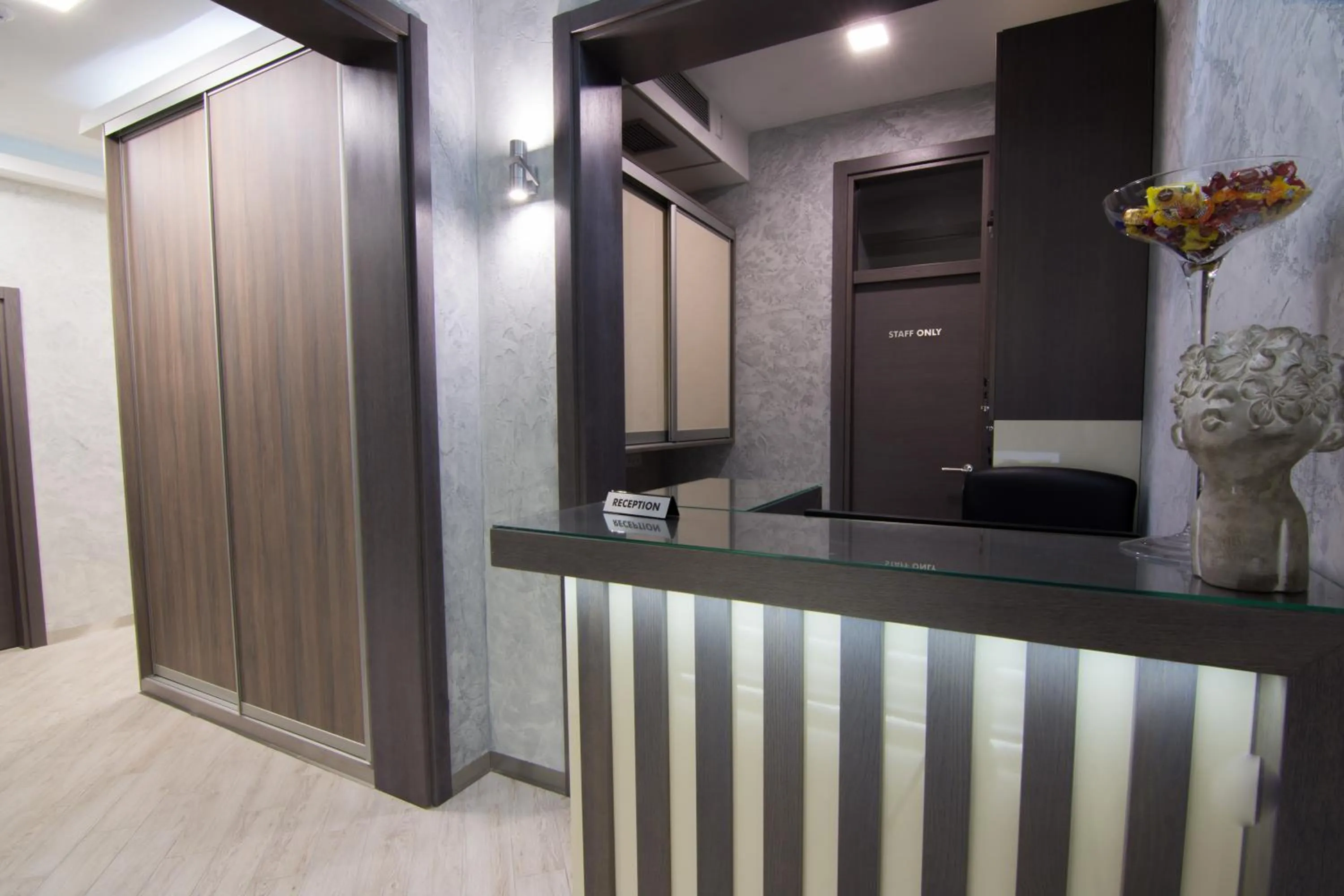 Lobby or reception in Omia