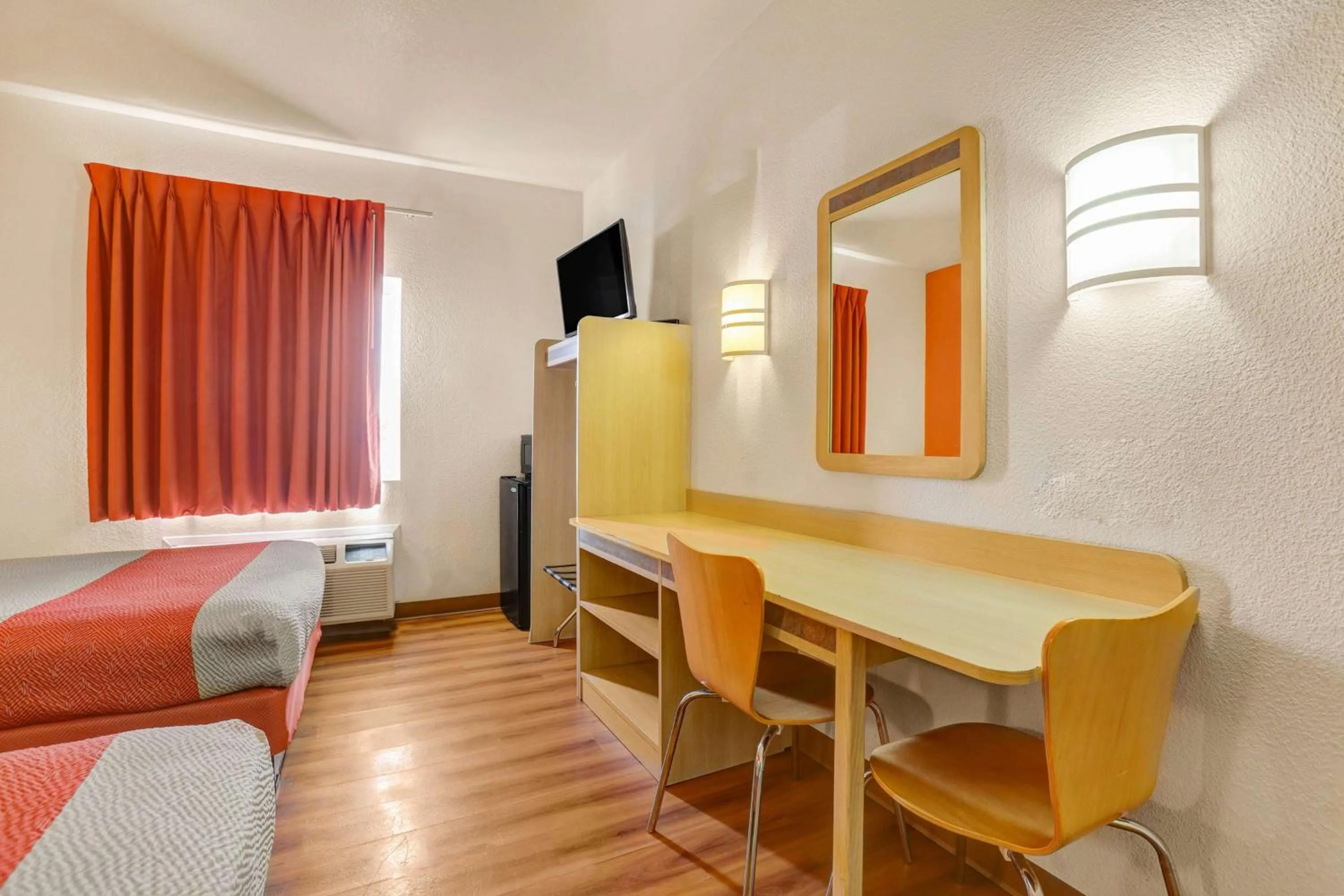 Photo of the whole room, Bed in Motel 6-Lemoore, CA