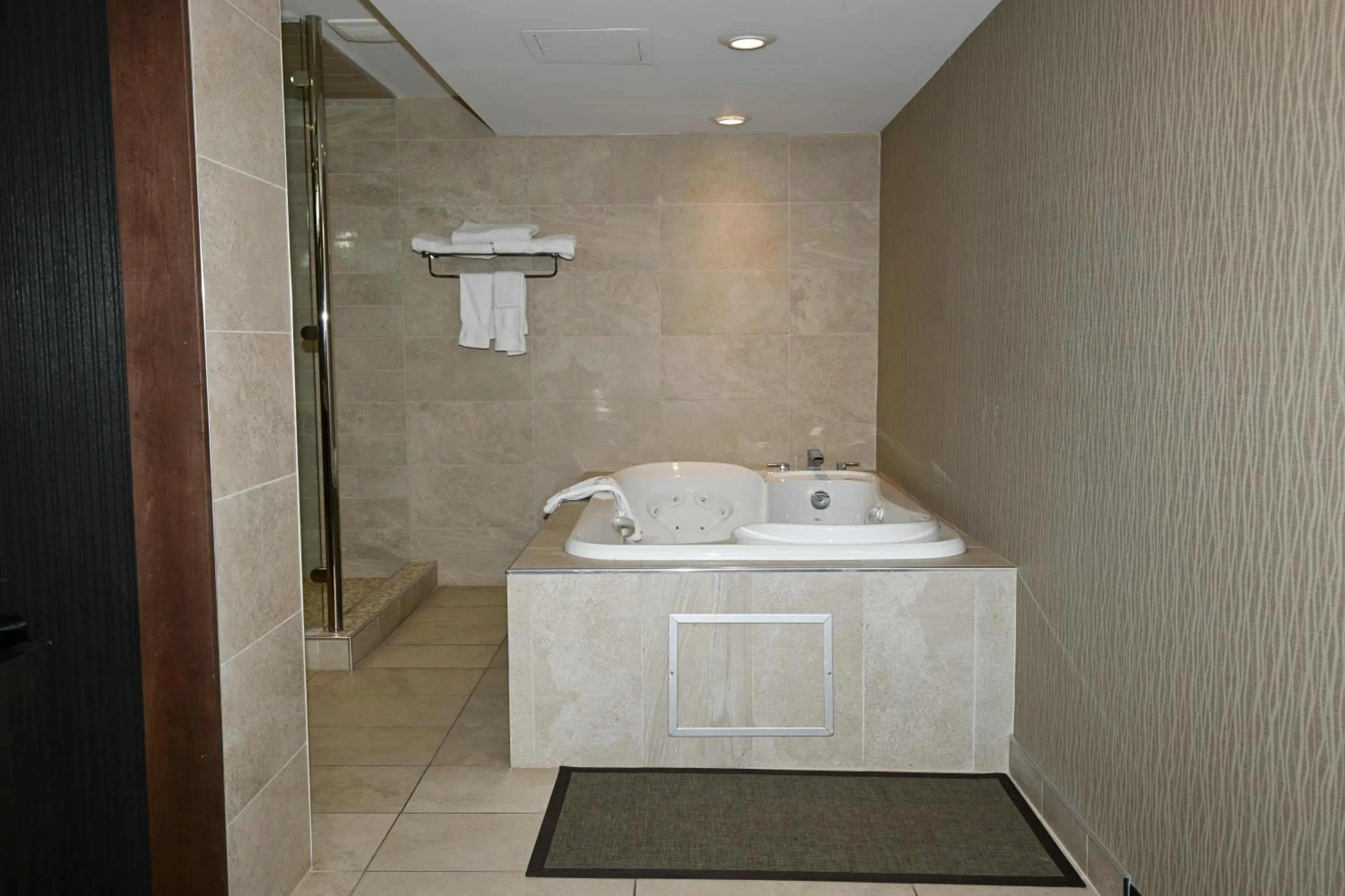 Bathroom in Quality Hotel & Conference Centre