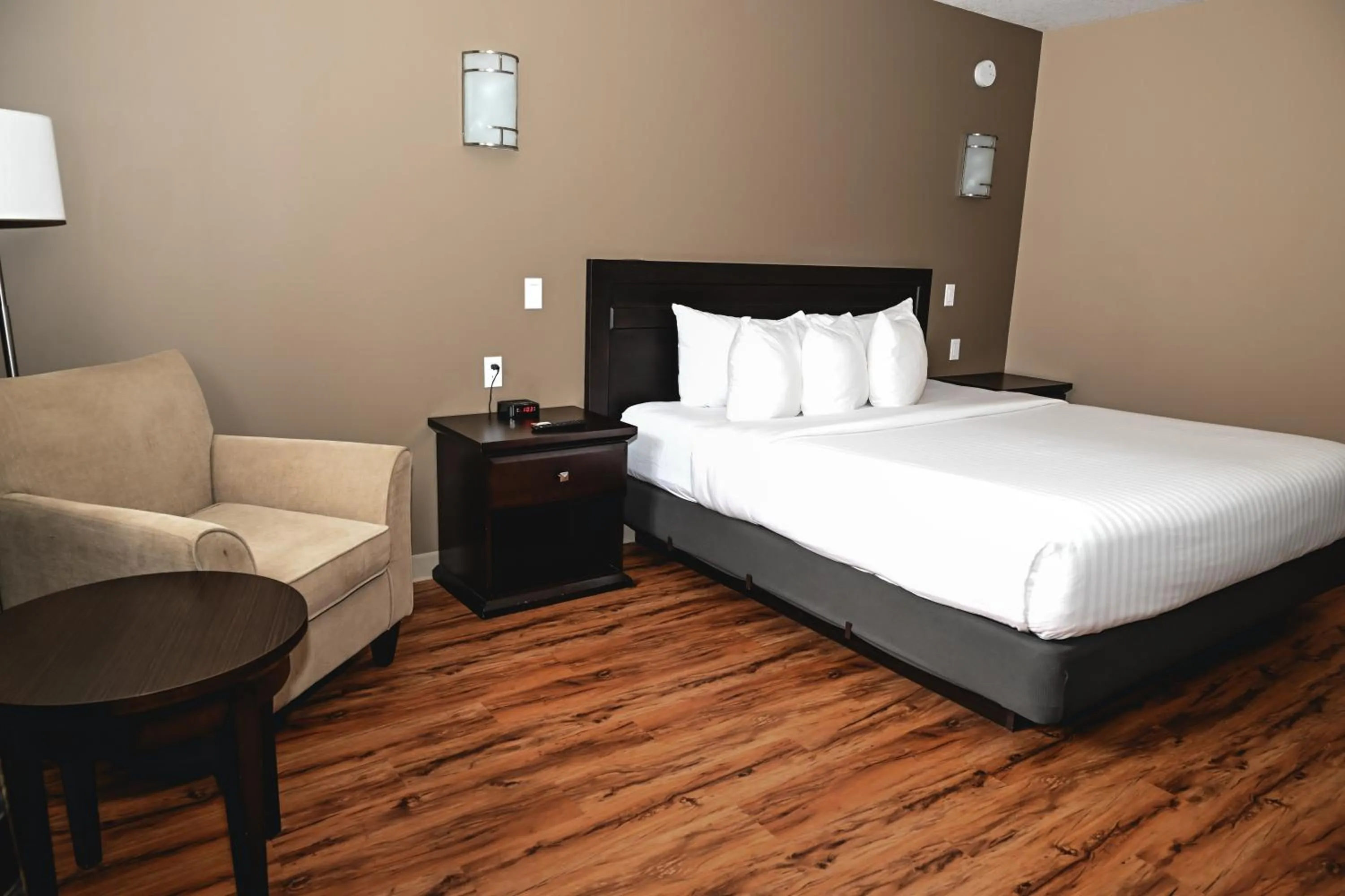 Bedroom, Bed in Quality Hotel & Conference Centre