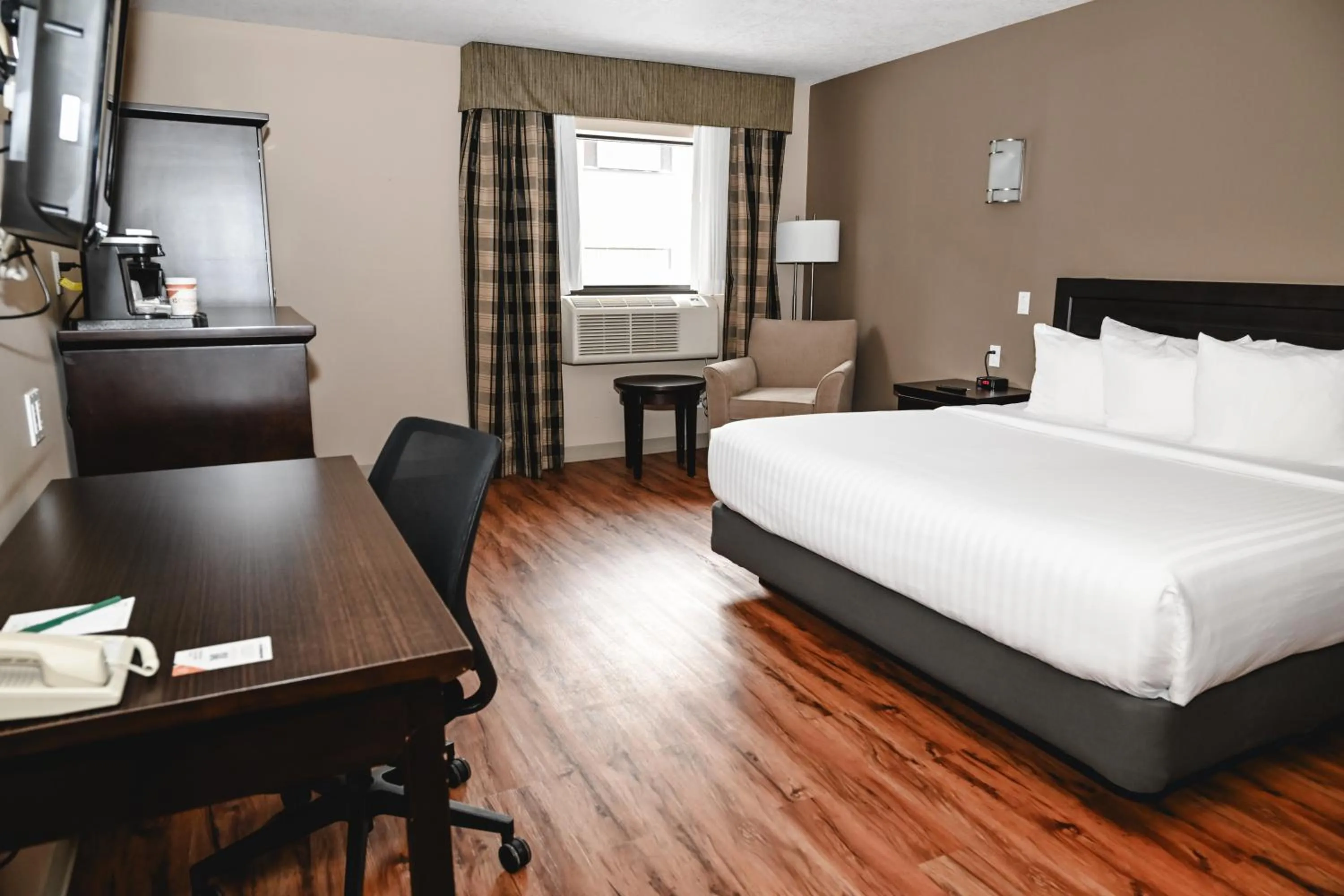 Bedroom, Bed in Quality Hotel & Conference Centre