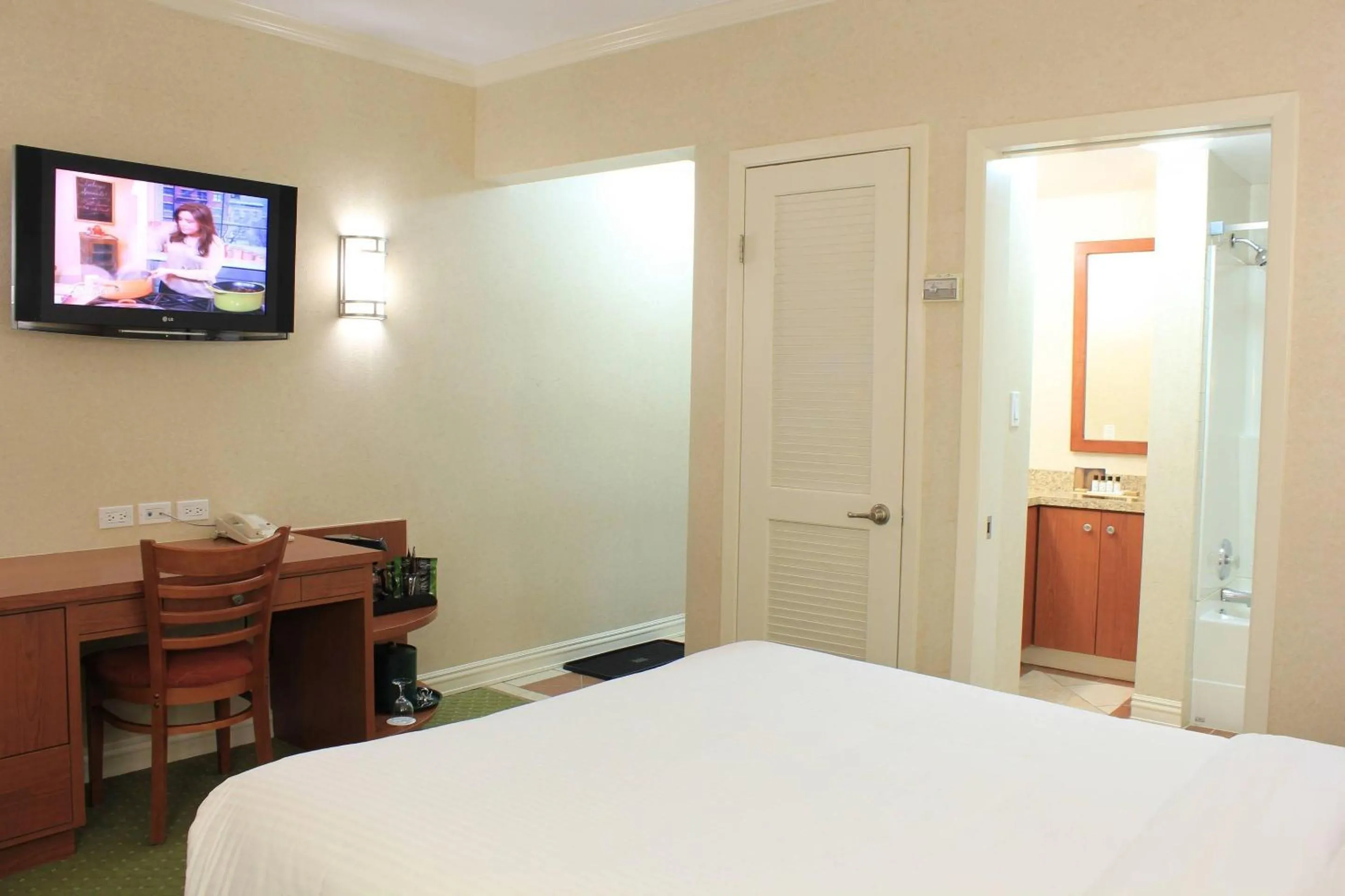 Bedroom, Bed in Quality Hotel & Conference Centre