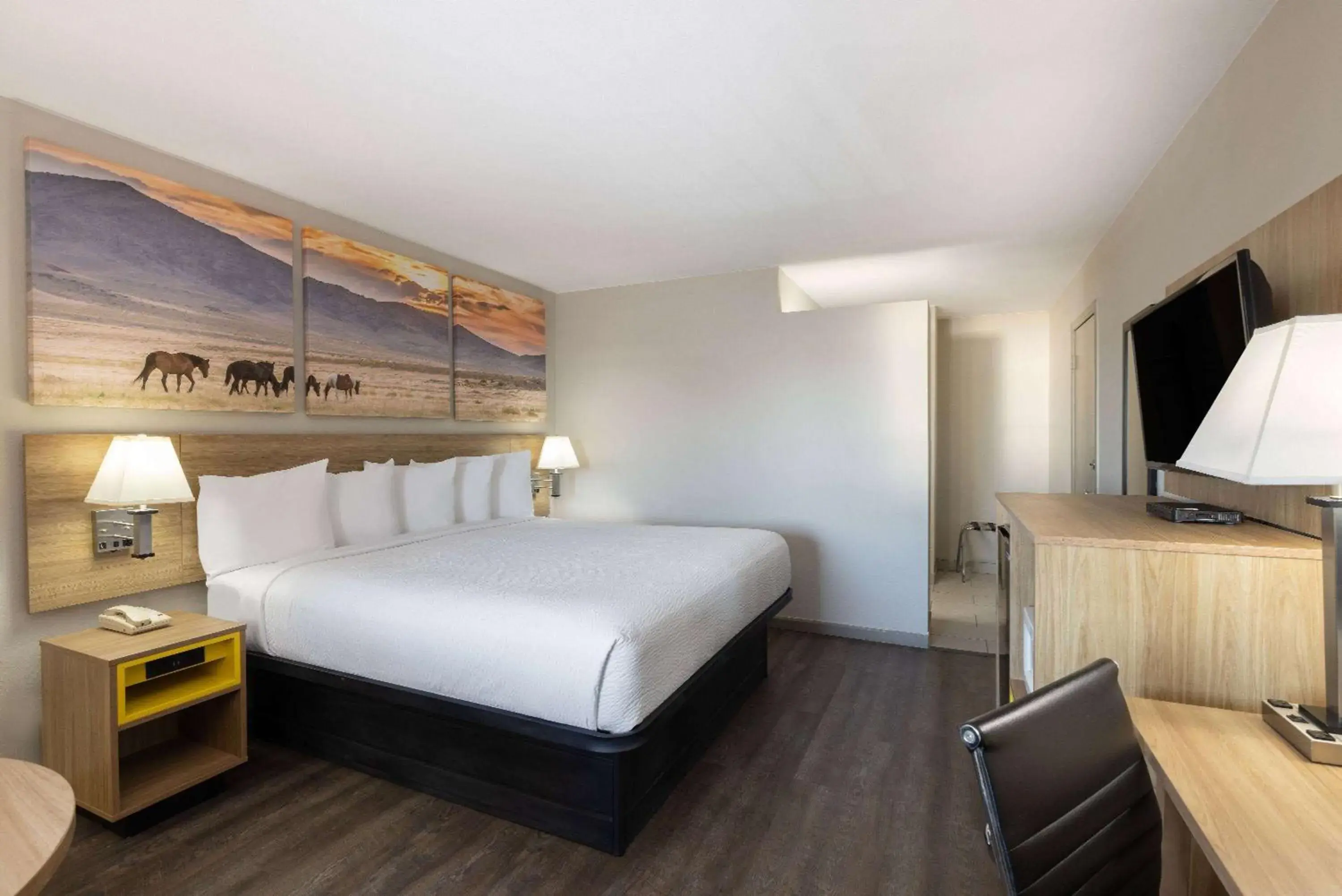 Photo of the whole room, Bed in Days Inn by Wyndham Roswell Photo of the whole room, Bed in Days Inn by Wyndham Roswell