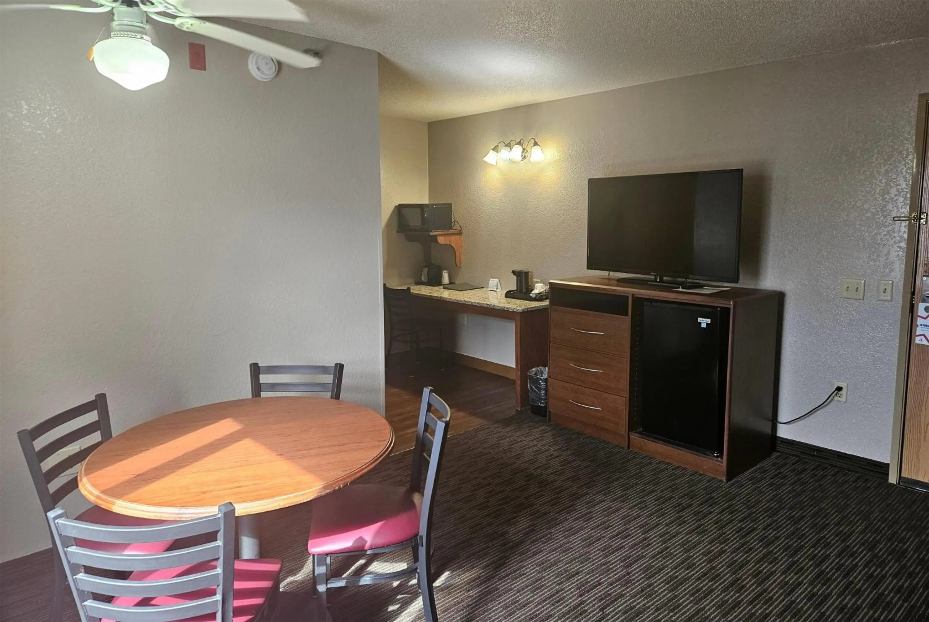 Photo of the whole room in AmericInn by Wyndham Marshall