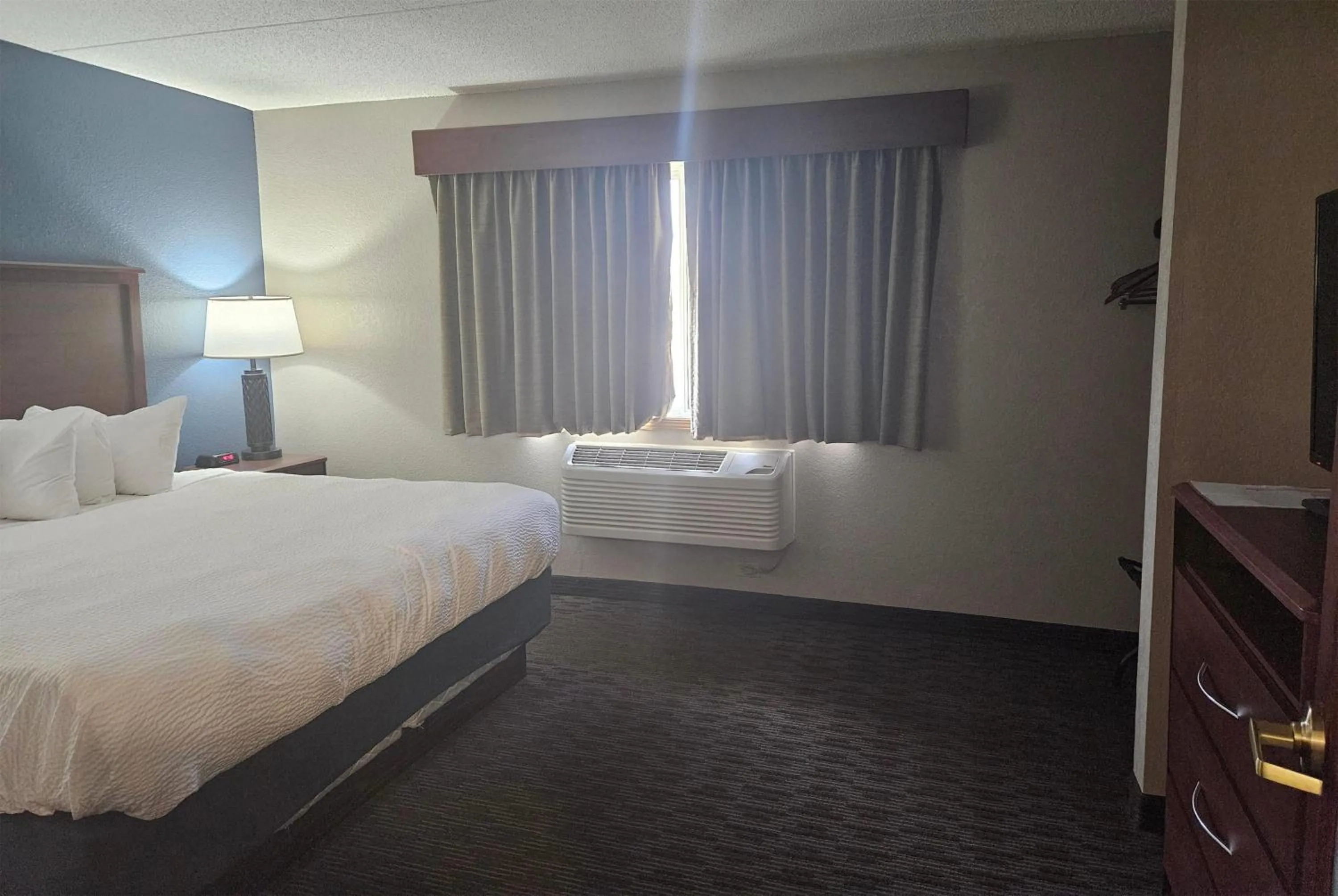 Photo of the whole room, Bed in AmericInn by Wyndham Marshall