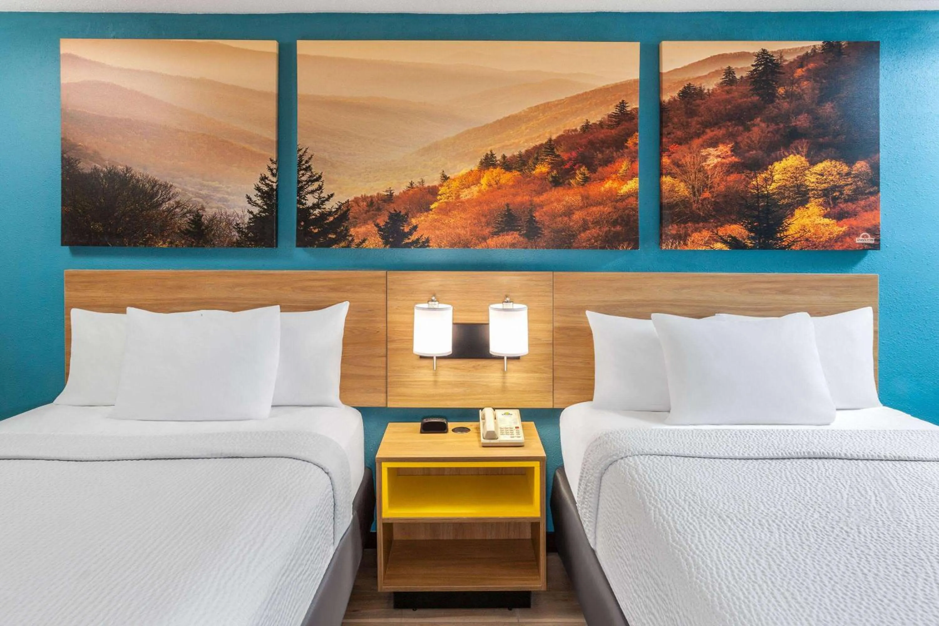 Photo of the whole room, Bed in Days Inn by Wyndham Shelby