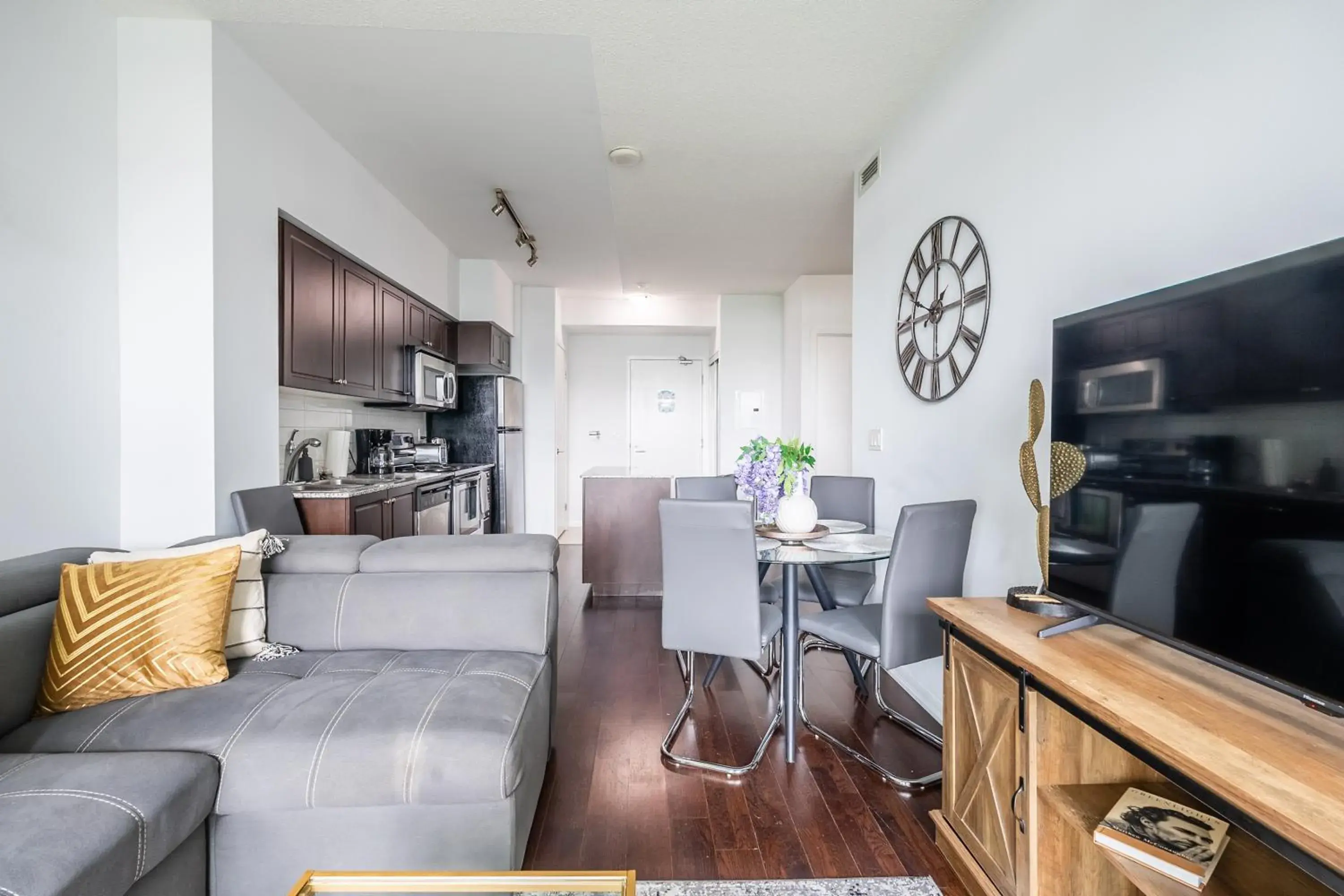 TV and multimedia in GLOBALSTAY Magnificent Condos in DT TV and multimedia in GLOBALSTAY Magnificent Condos in DT