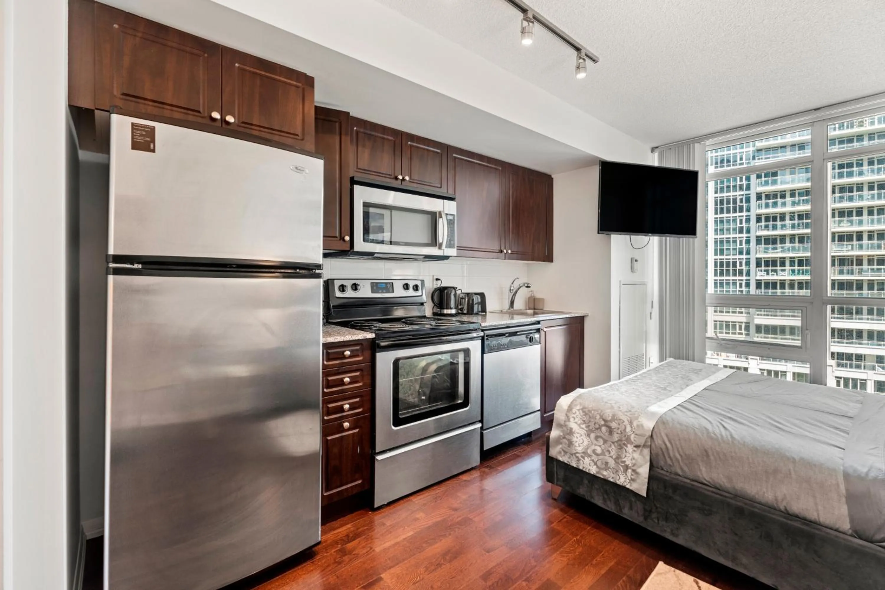 Kitchen or kitchenette, Bed in GLOBALSTAY Magnificent Condos in DT