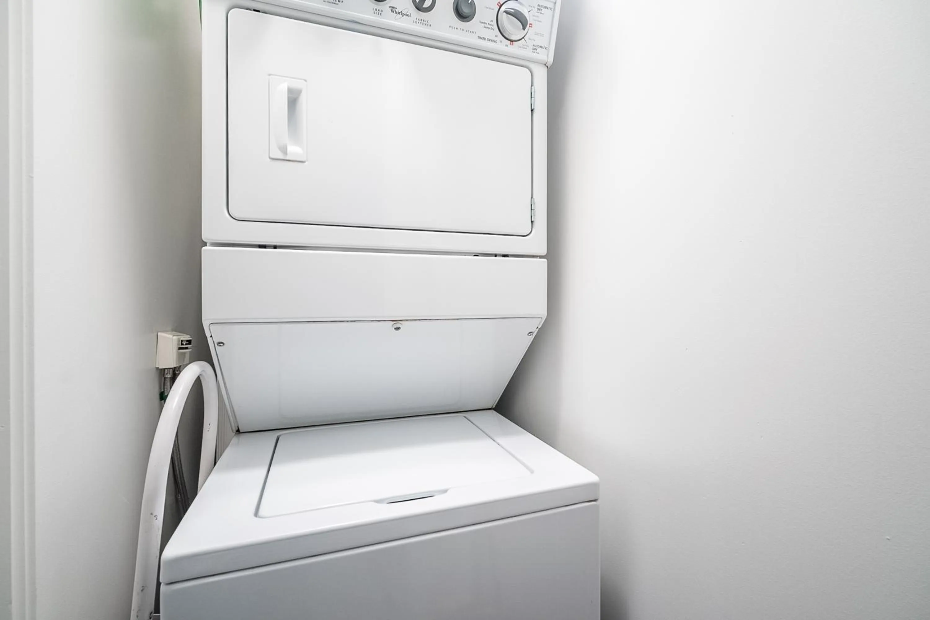 washing machine in GLOBALSTAY Magnificent Condos in DT