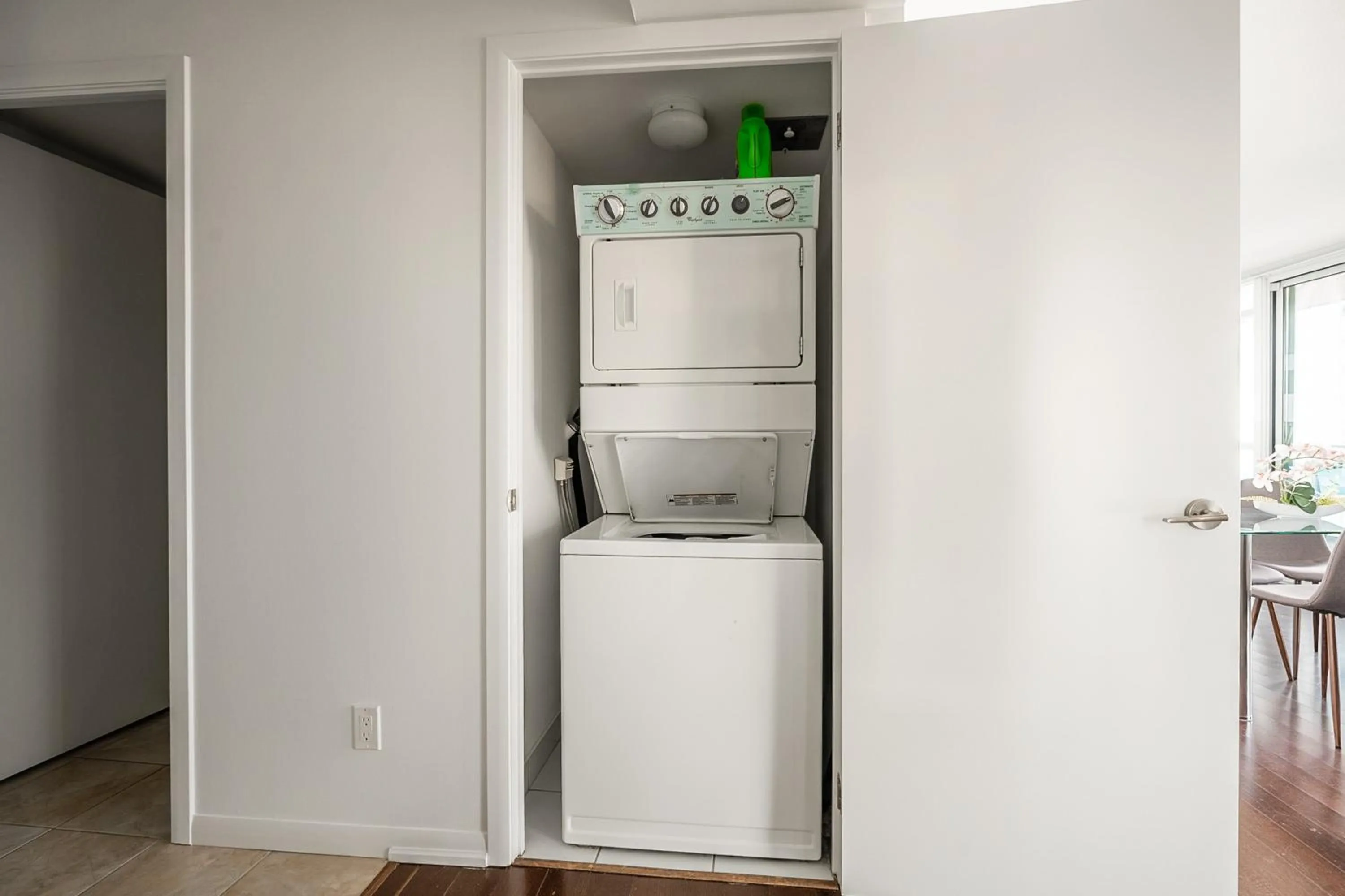 washing machine in GLOBALSTAY Magnificent Condos in DT