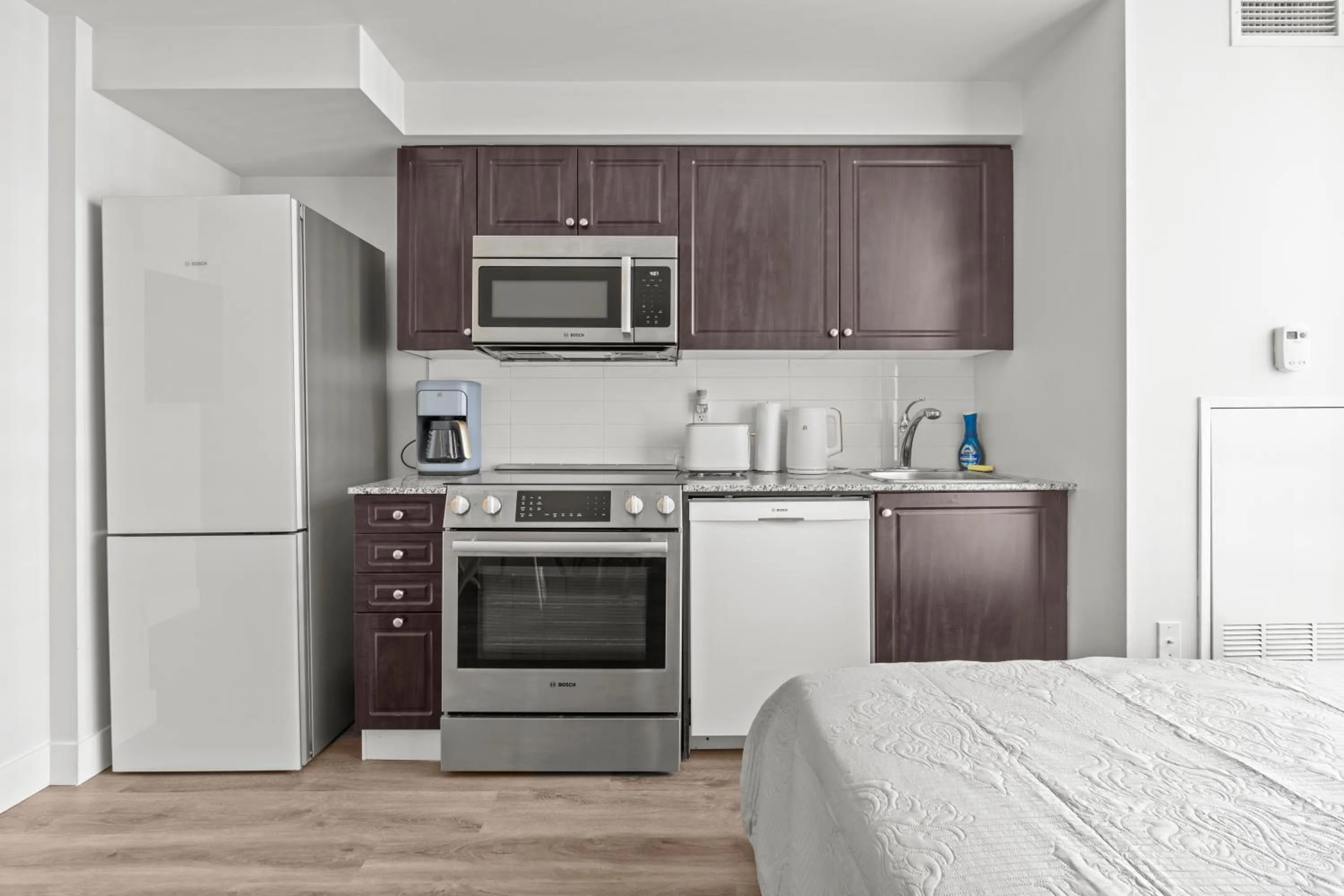 Kitchen or kitchenette, Bed in GLOBALSTAY Magnificent Condos in DT