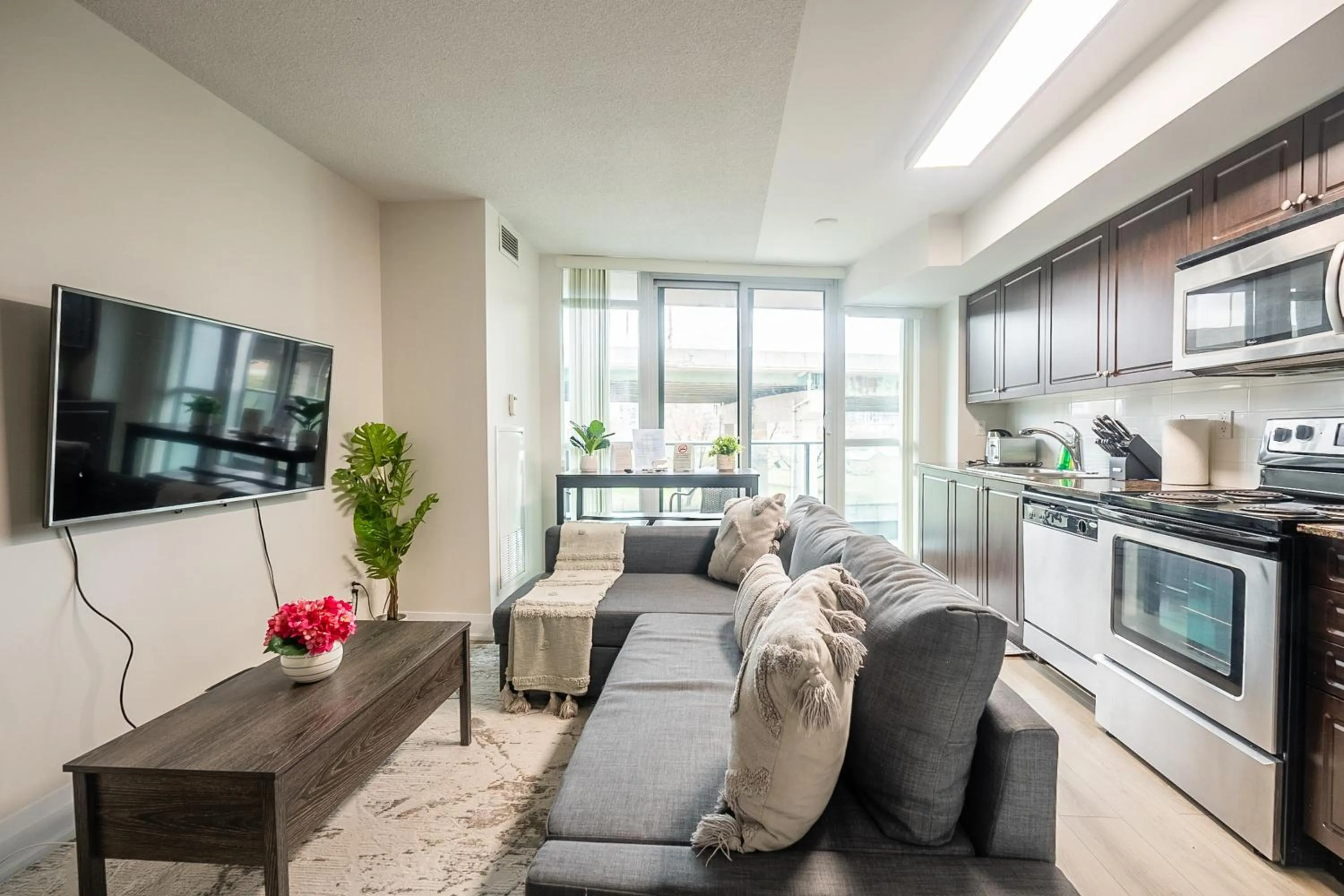 TV and multimedia in GLOBALSTAY Magnificent Condos in DT