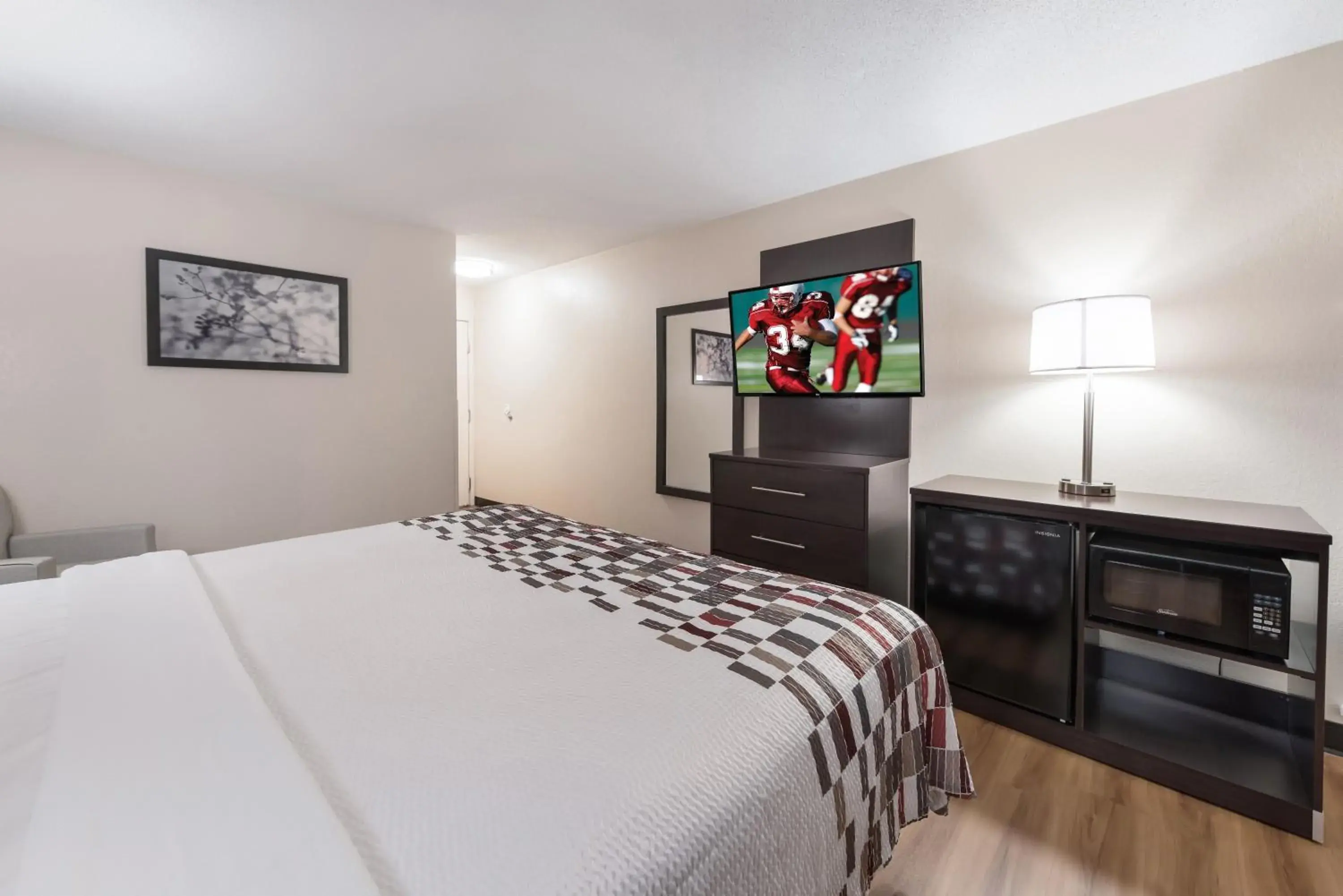 Bed in Red Roof Inn Findlay Bed in Red Roof Inn Findlay