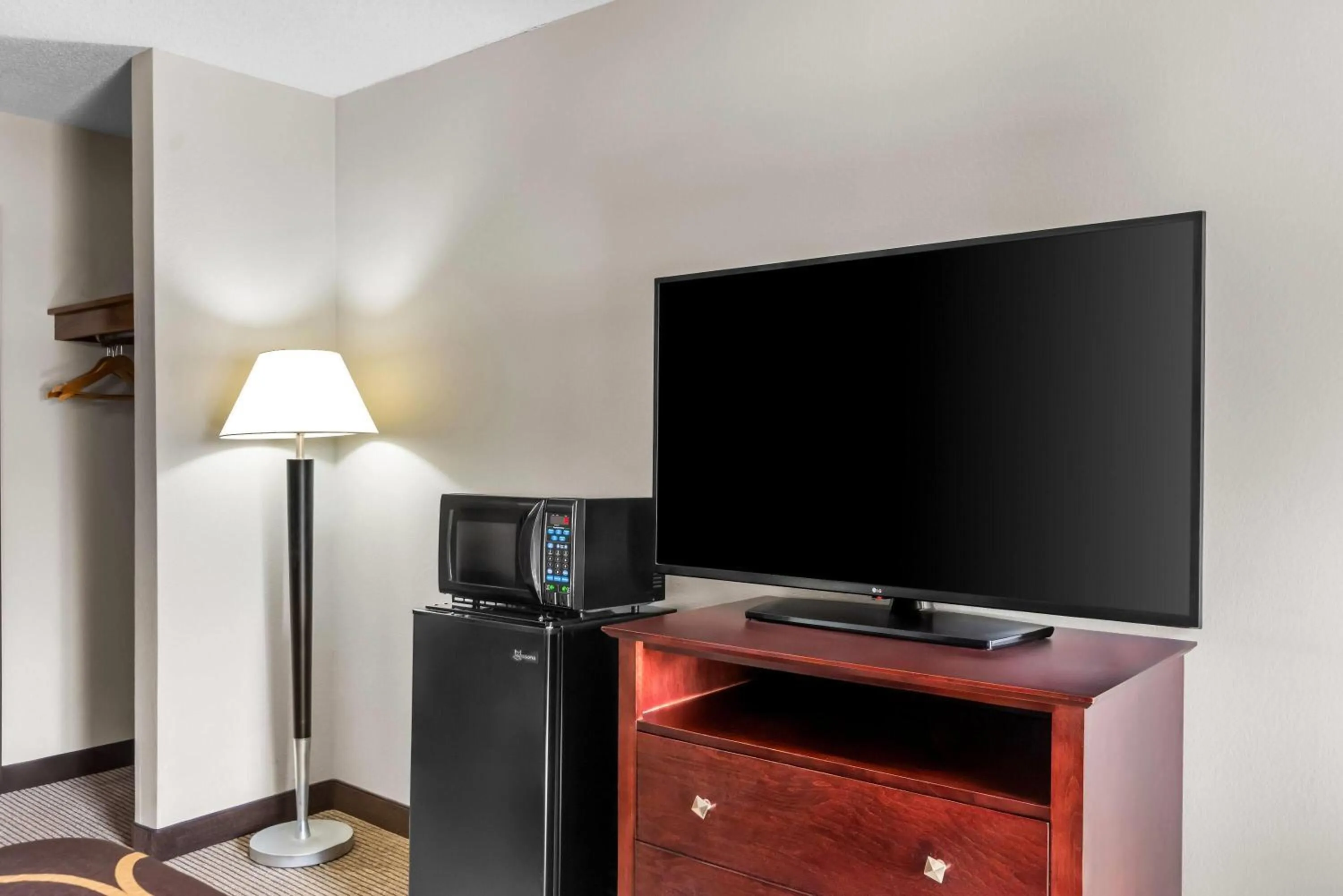 Bed in Super 8 by Wyndham Bloomington University Area