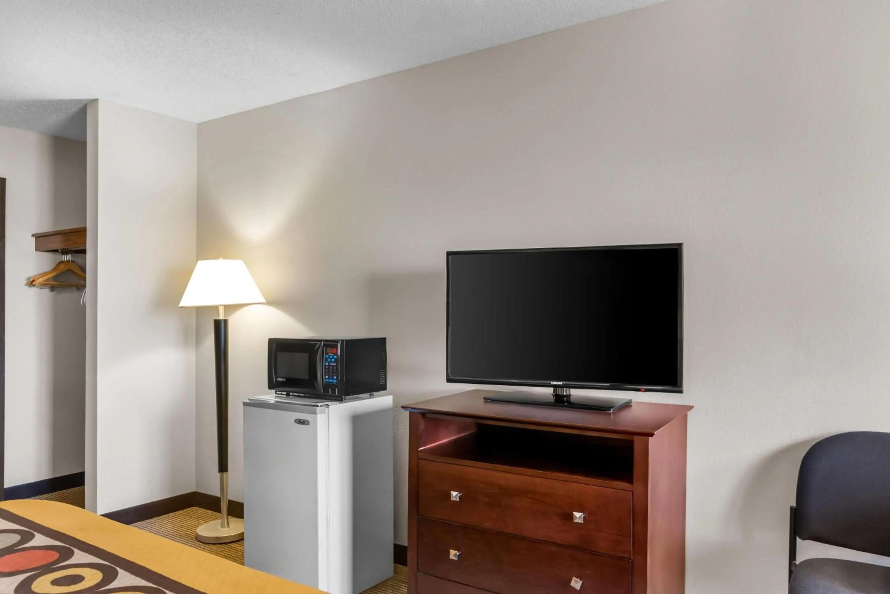 Bed in Super 8 by Wyndham Bloomington University Area