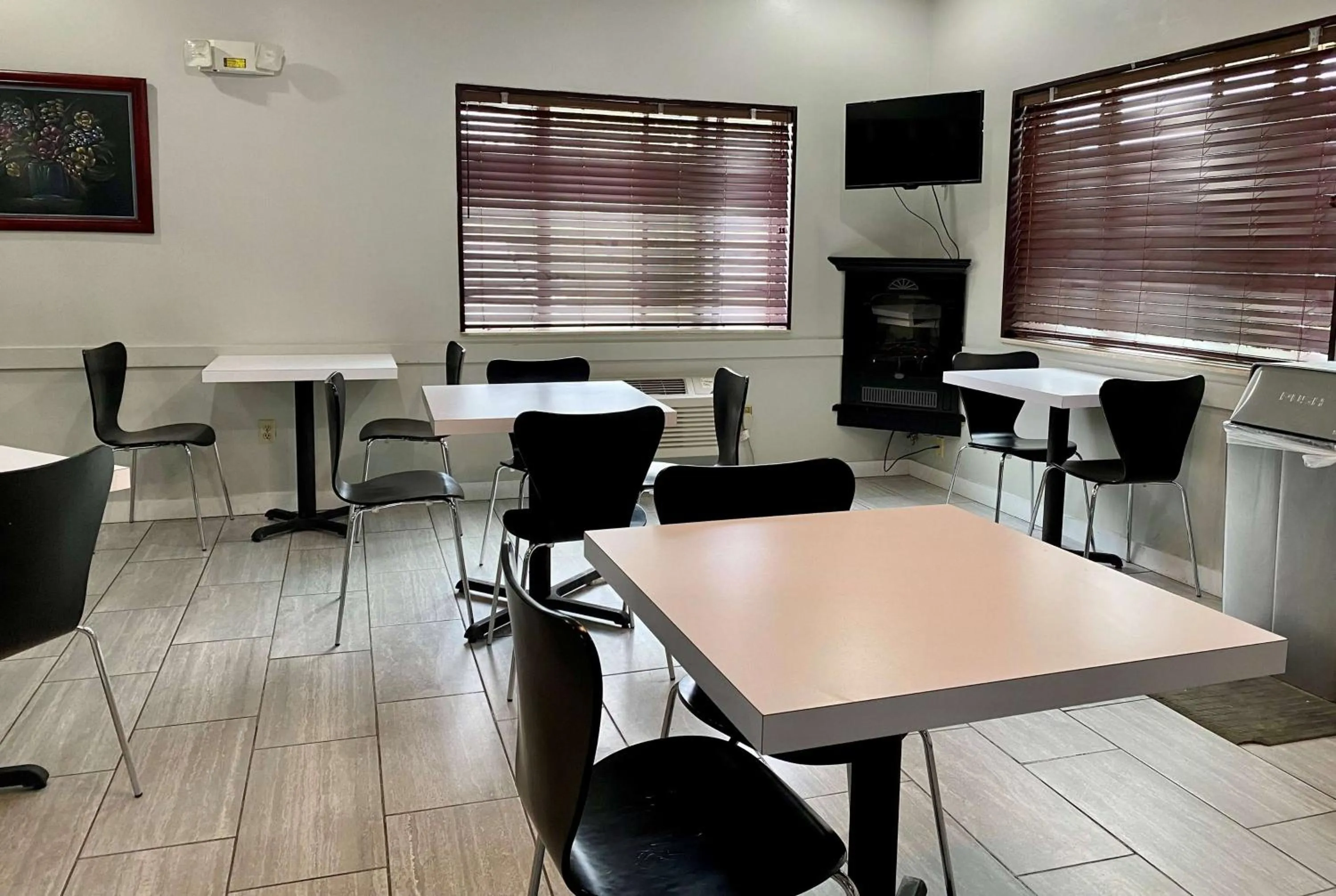 Breakfast in Super 8 by Wyndham Bloomington University Area