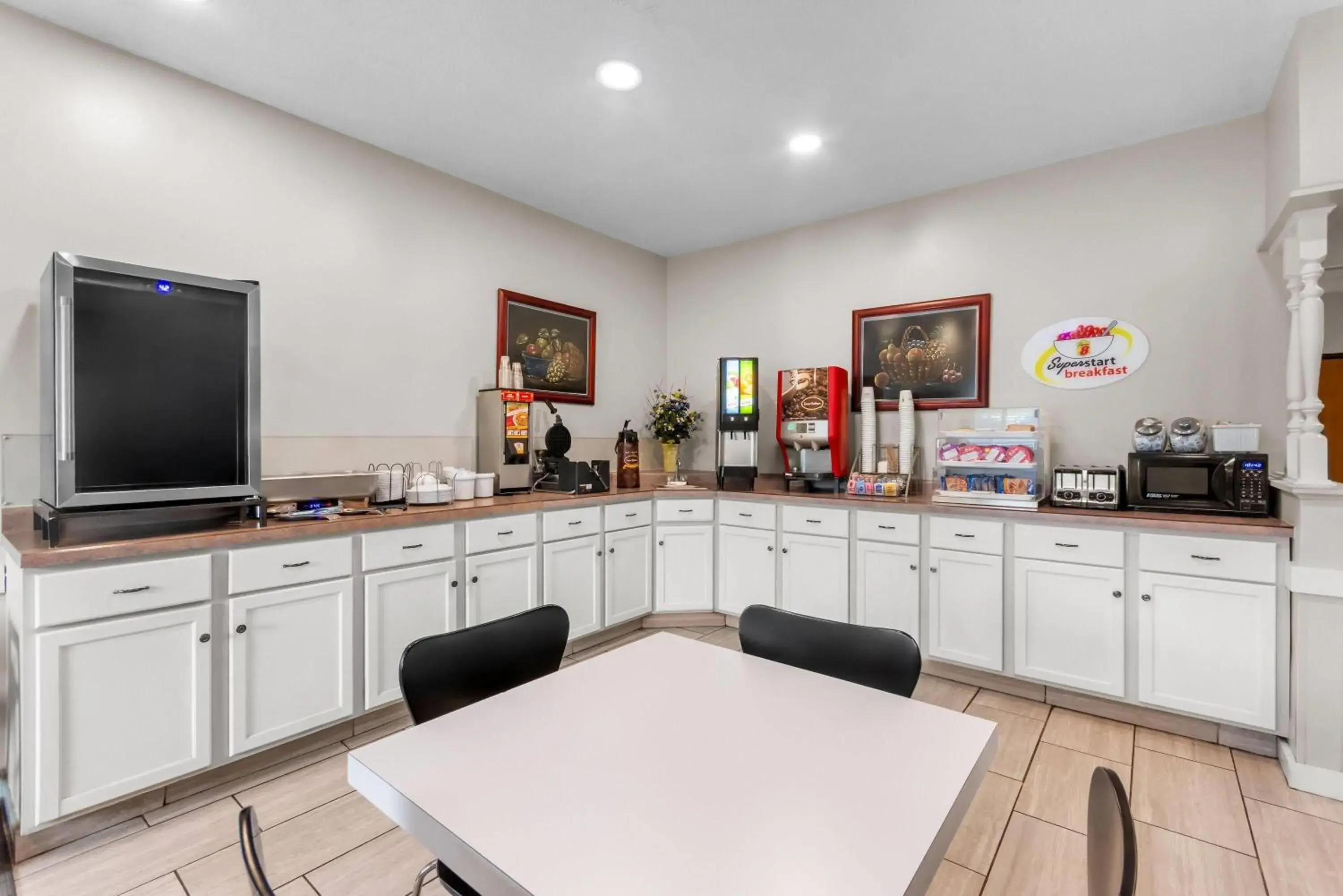 Property building in Super 8 by Wyndham Bloomington University Area Property building in Super 8 by Wyndham Bloomington University Area