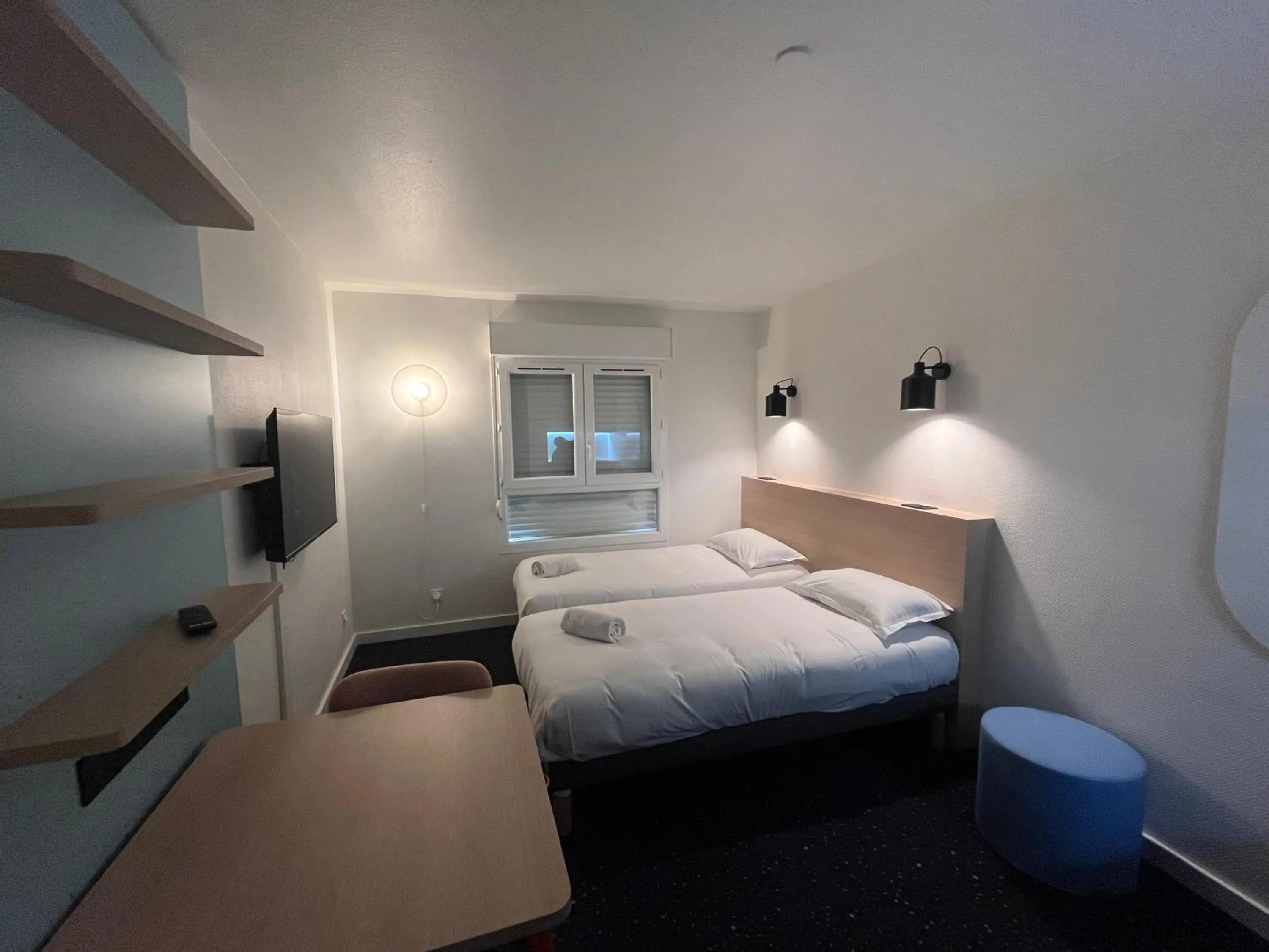 Photo of the whole room, Bed in Hôtel et Résidence Les Lauréades Clermont-Ferrand Centre Jaude