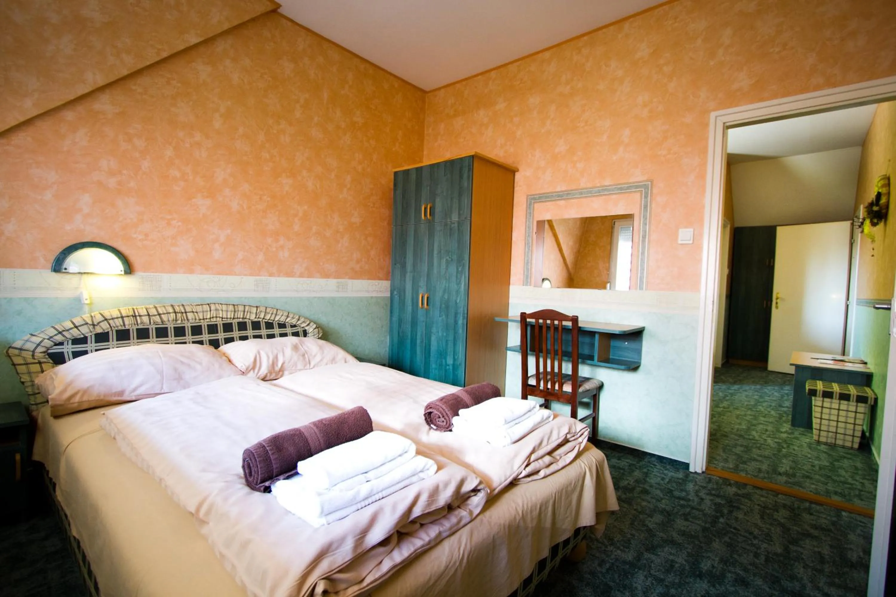 Bed in Piknik Wellness Hotel