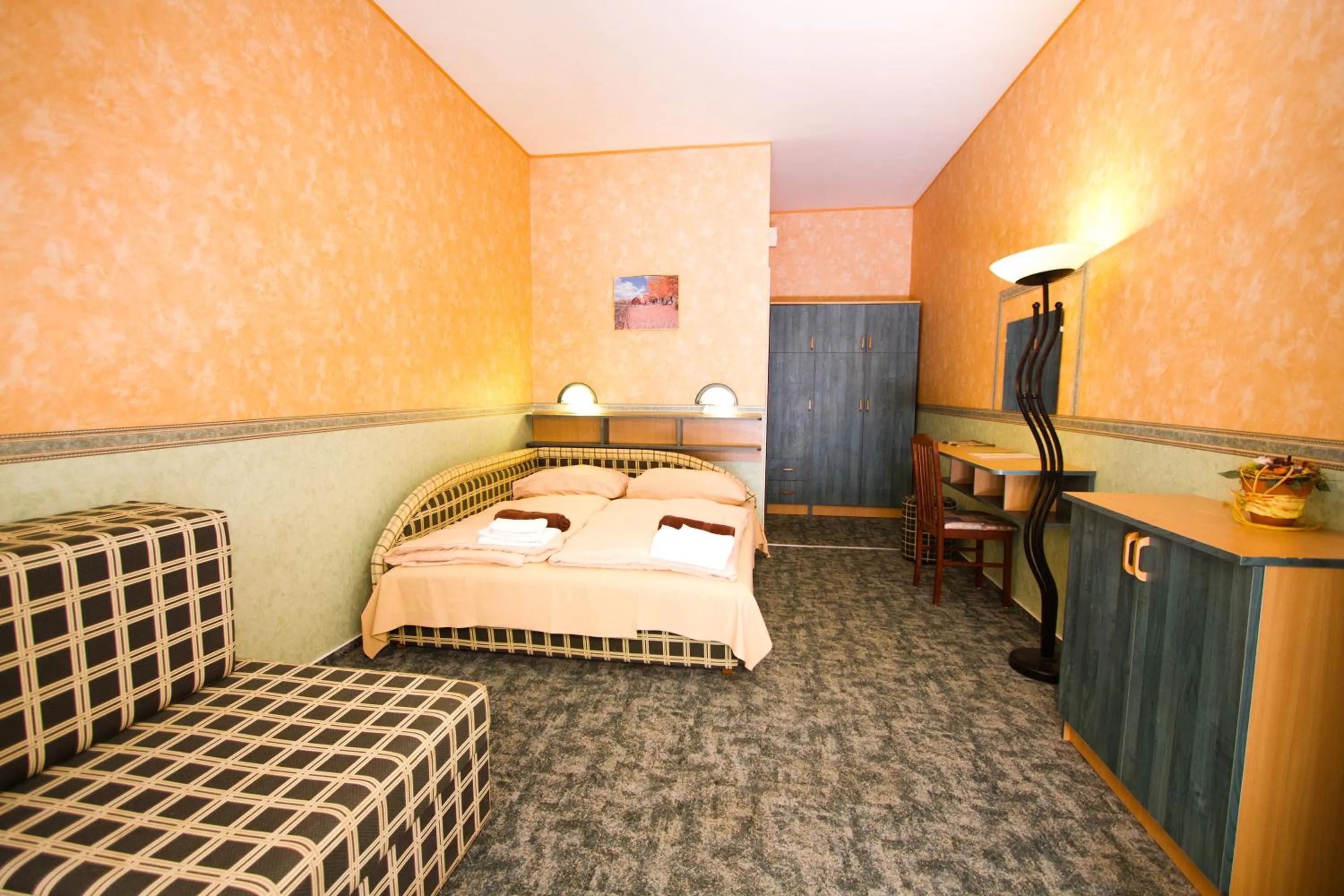 Photo of the whole room, Bed in Piknik Wellness Hotel