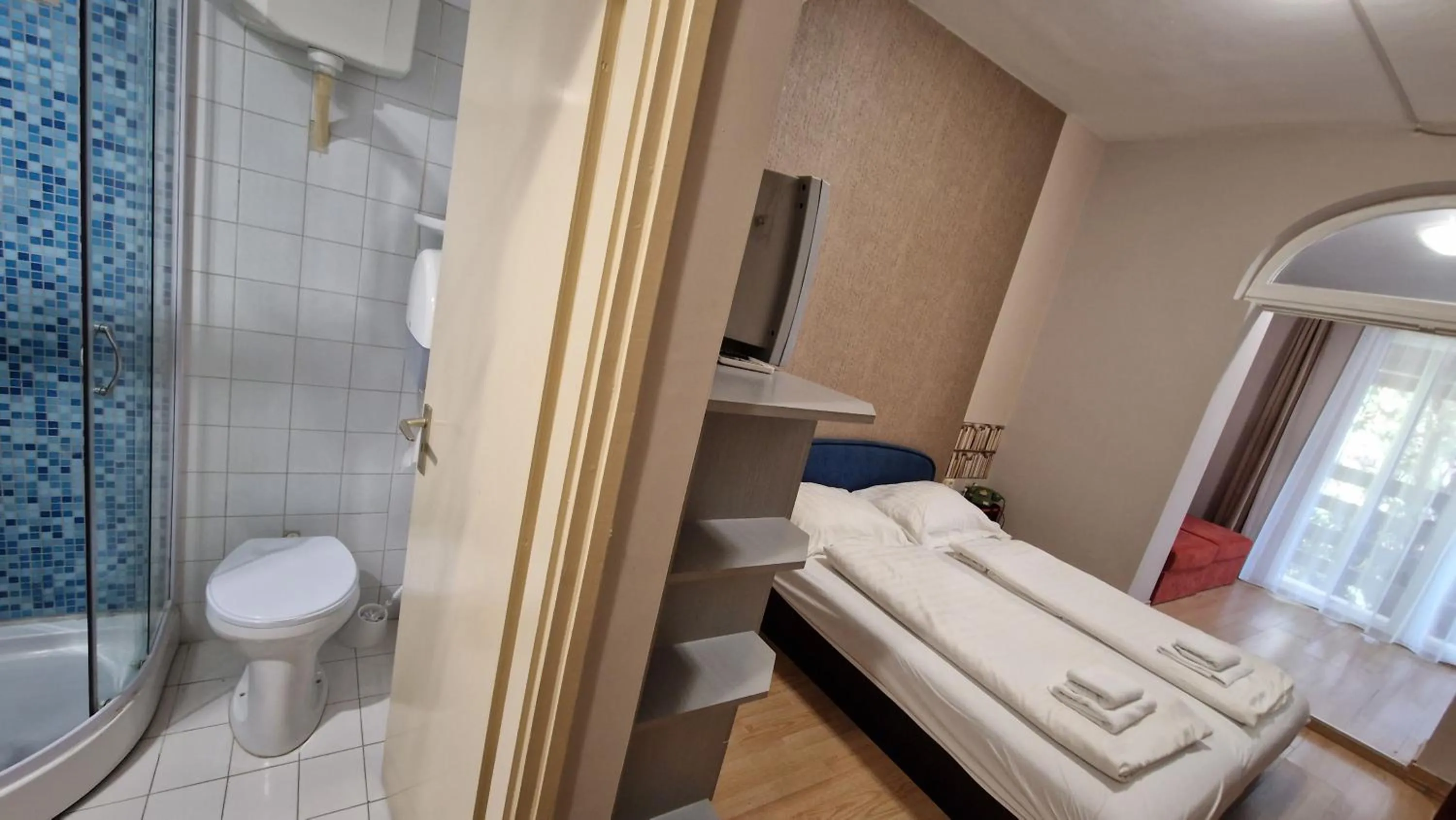 Bed in Piknik Wellness Hotel