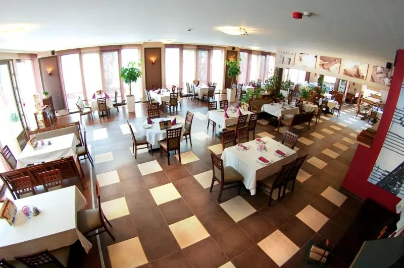 Restaurant/places to eat in Piknik Wellness Hotel