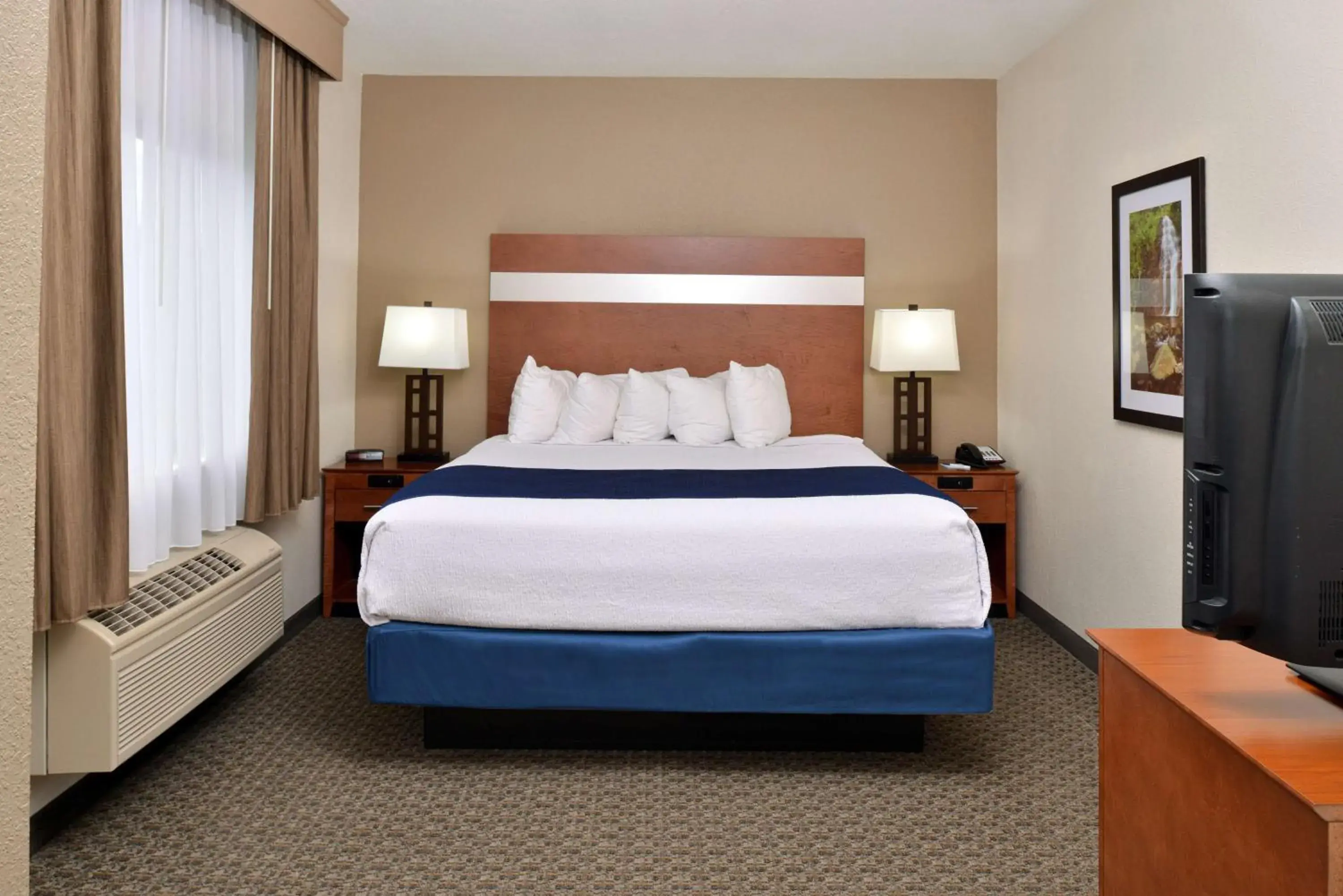 Two-Room King Suite with Sofa Bed and Jetted Tub in Best Western Big Spring Lodge Two-Room King Suite with Sofa Bed and Jetted Tub in Best Western Big Spring Lodge