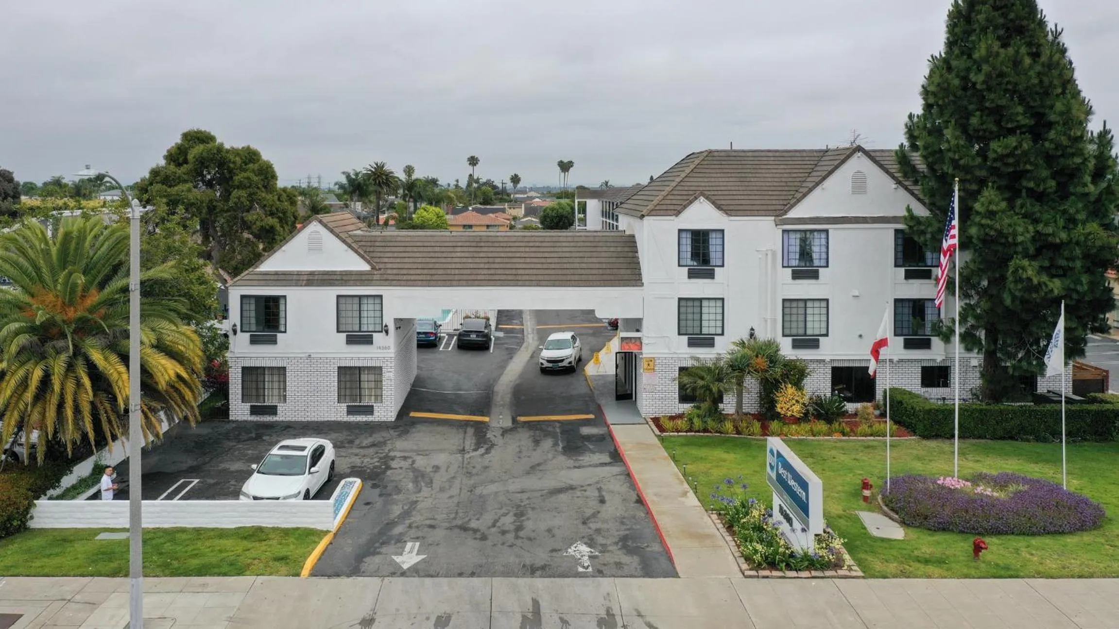 Property building in Best Western Surf City