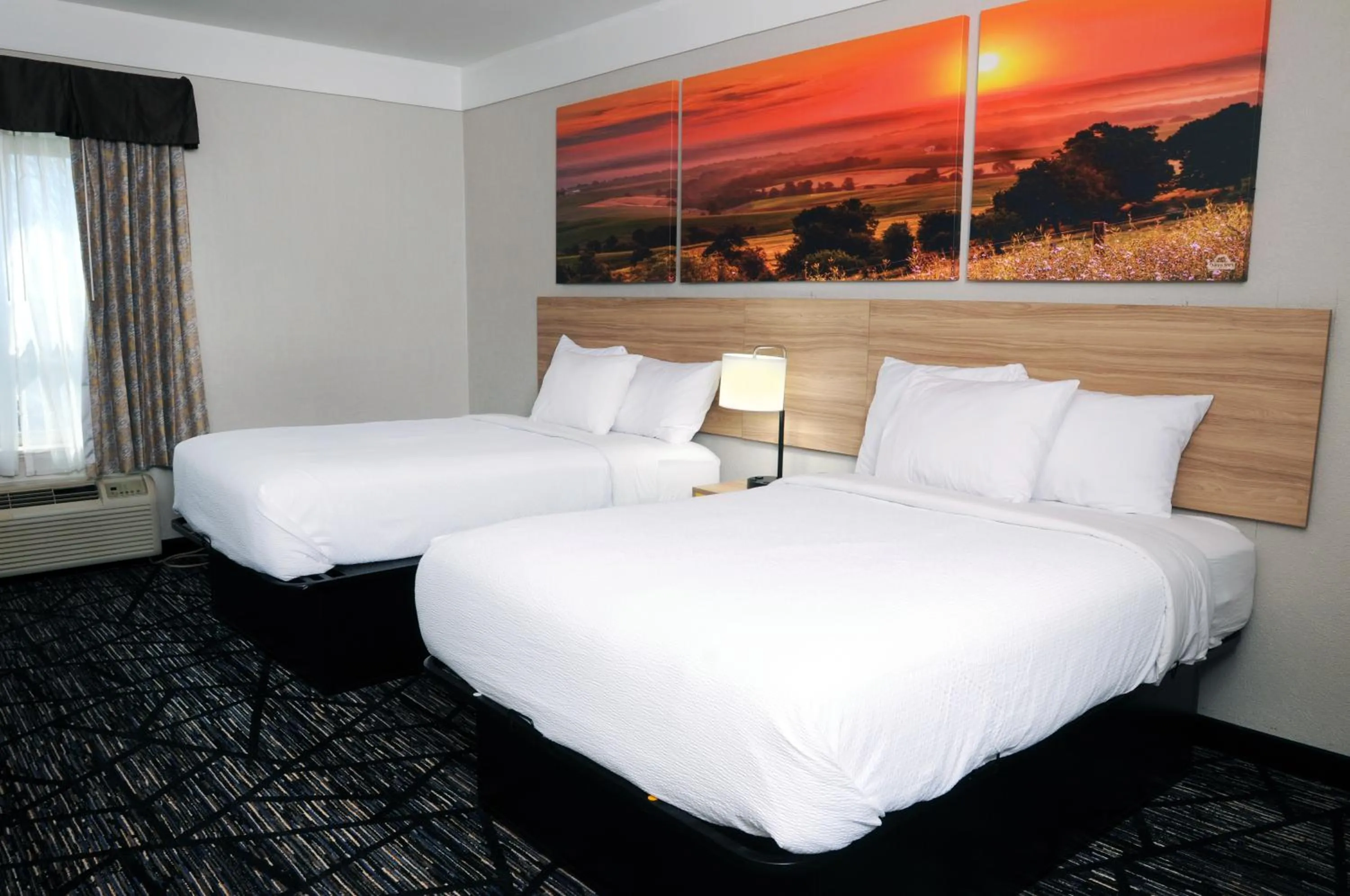Bed in Days Inn by Wyndham Denham Springs-Baton Rouge East