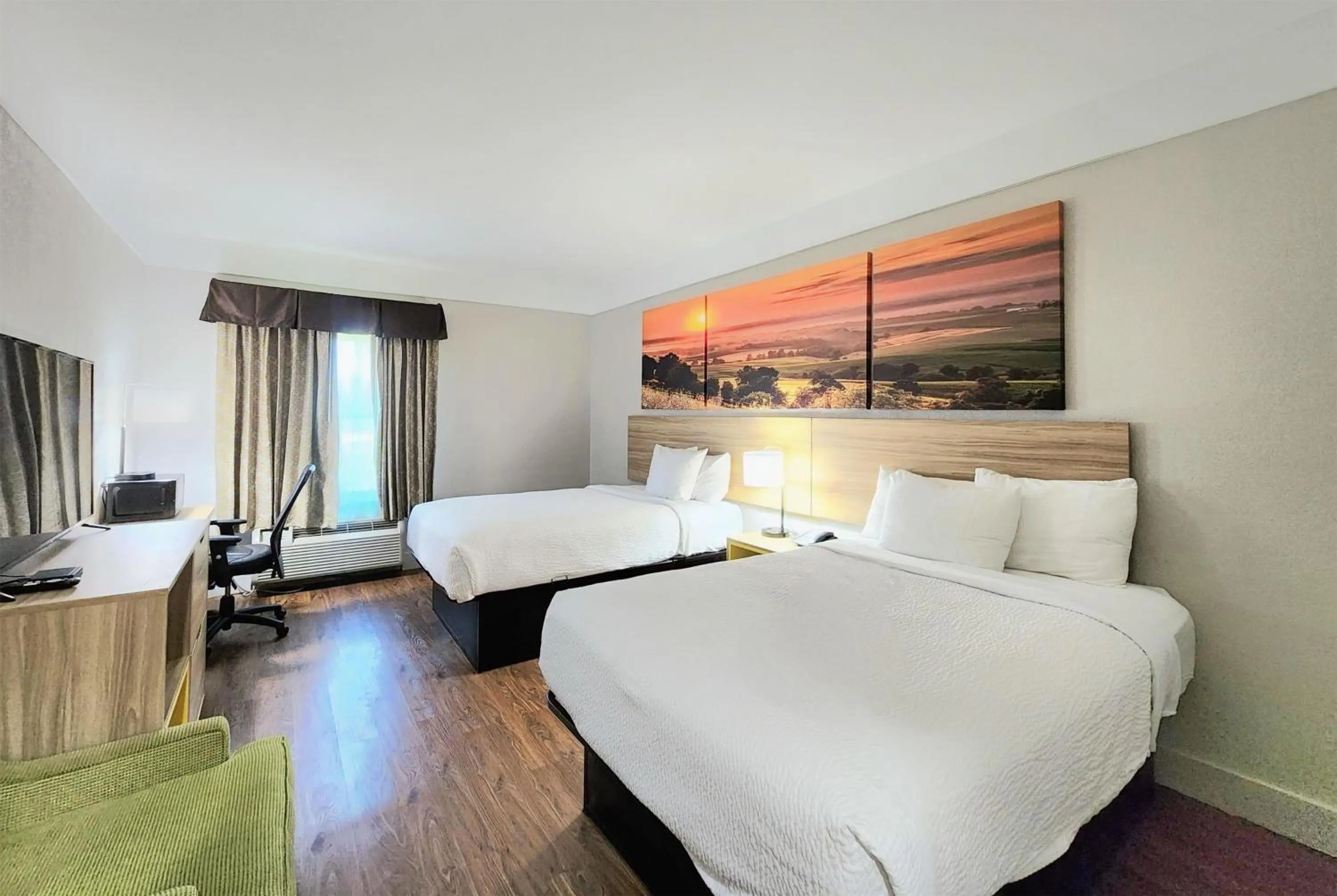 Photo of the whole room, Bed in Days Inn by Wyndham Denham Springs-Baton Rouge East