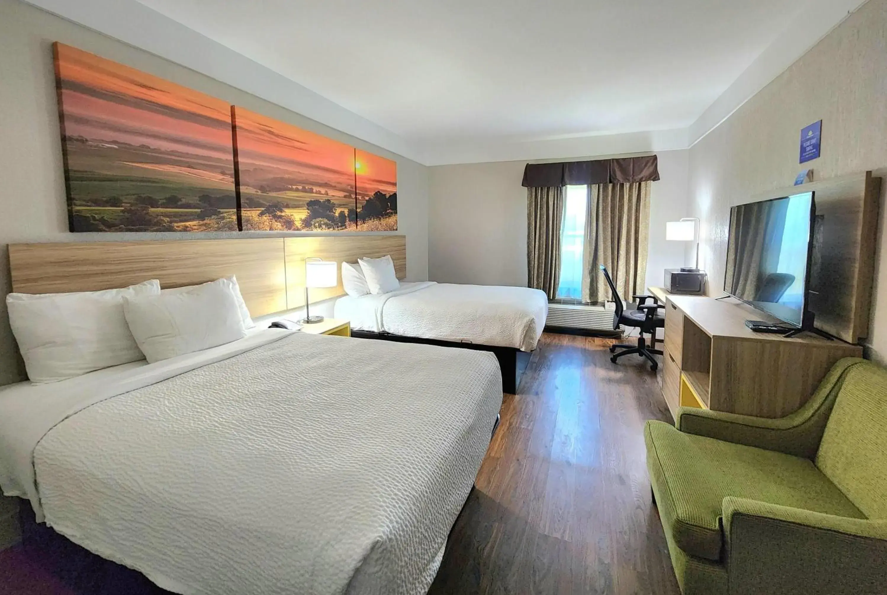 Photo of the whole room, Bed in Days Inn by Wyndham Denham Springs-Baton Rouge East Photo of the whole room, Bed in Days Inn by Wyndham Denham Springs-Baton Rouge East