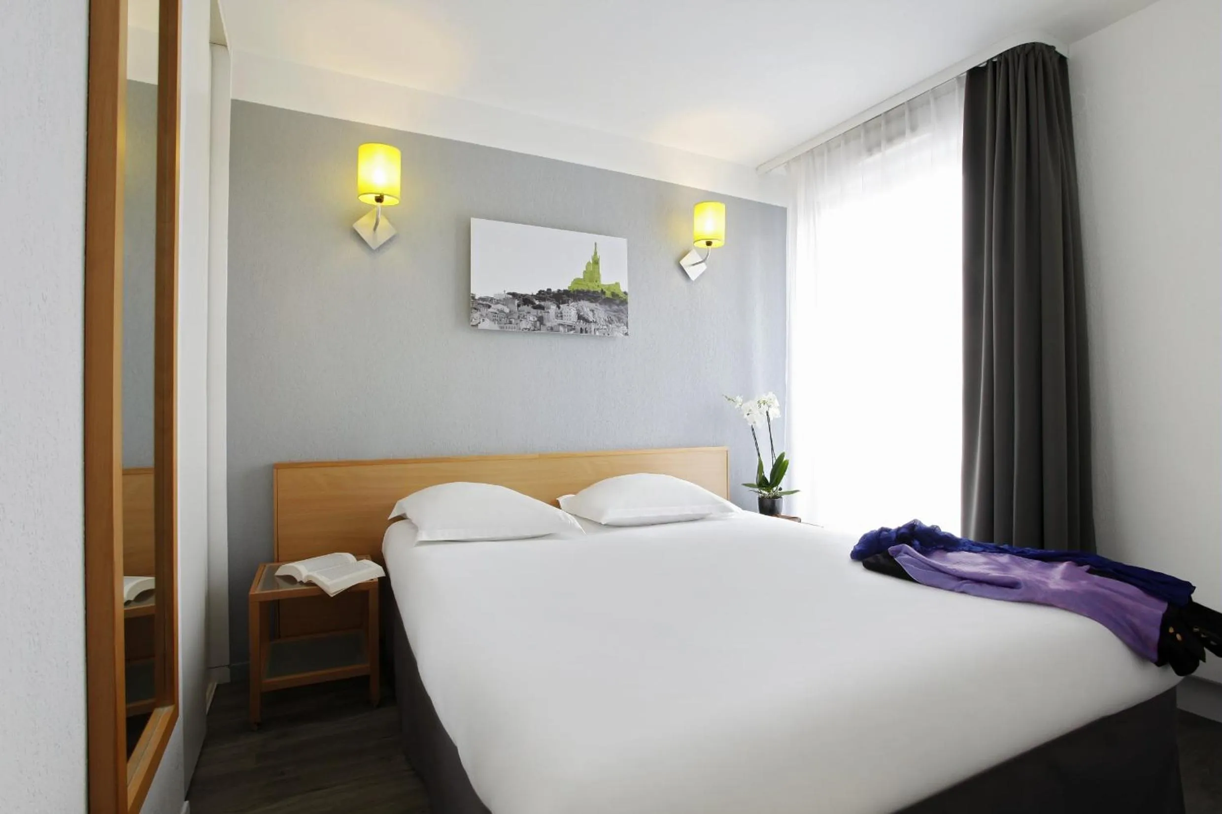 Bed in Aparthotel Adagio Access Marseille Prado Périer