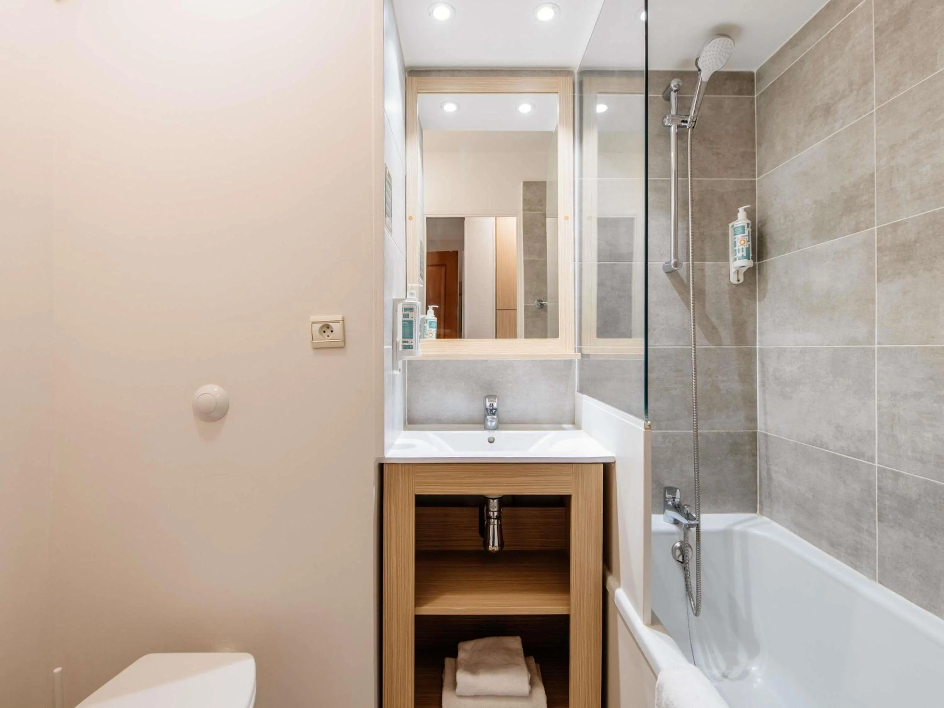 Bedroom in Aparthotel Adagio Access Marseille Prado Périer