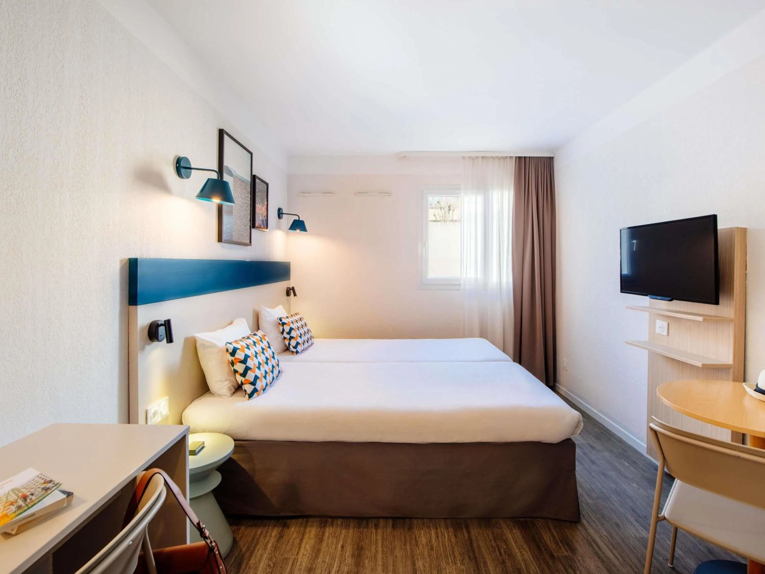 Bedroom, Bed in Aparthotel Adagio Access Marseille Prado Périer