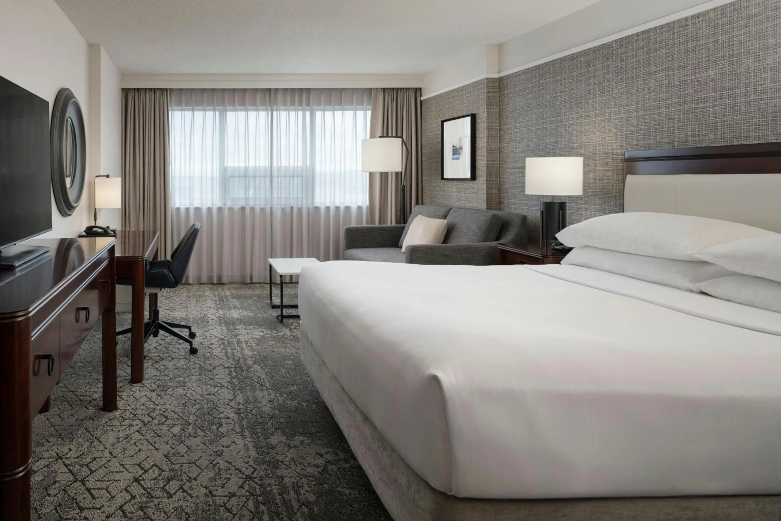 Photo of the whole room, Bed in Sheraton Cavalier Calgary Hotel