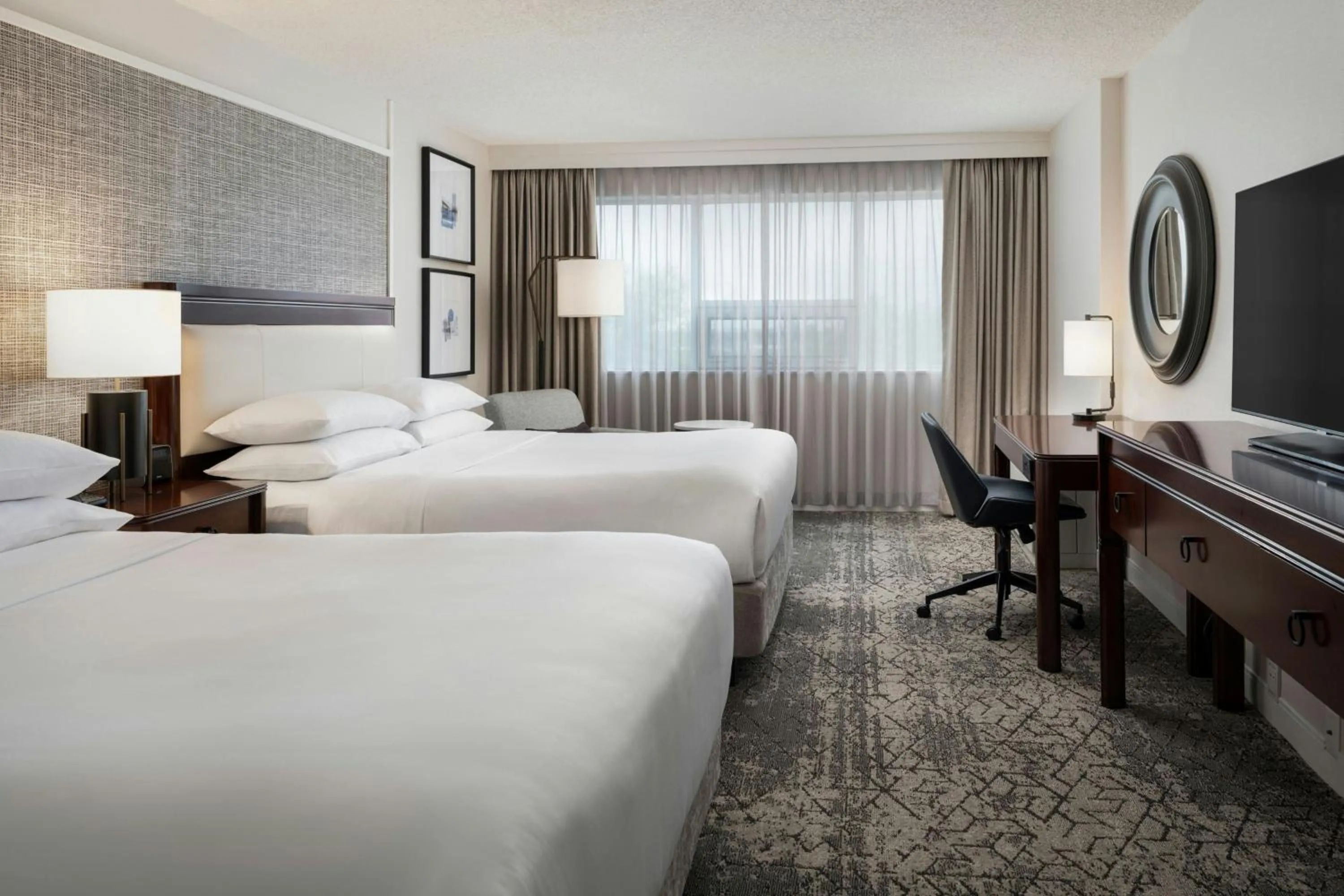 Photo of the whole room, Bed in Sheraton Cavalier Calgary Hotel