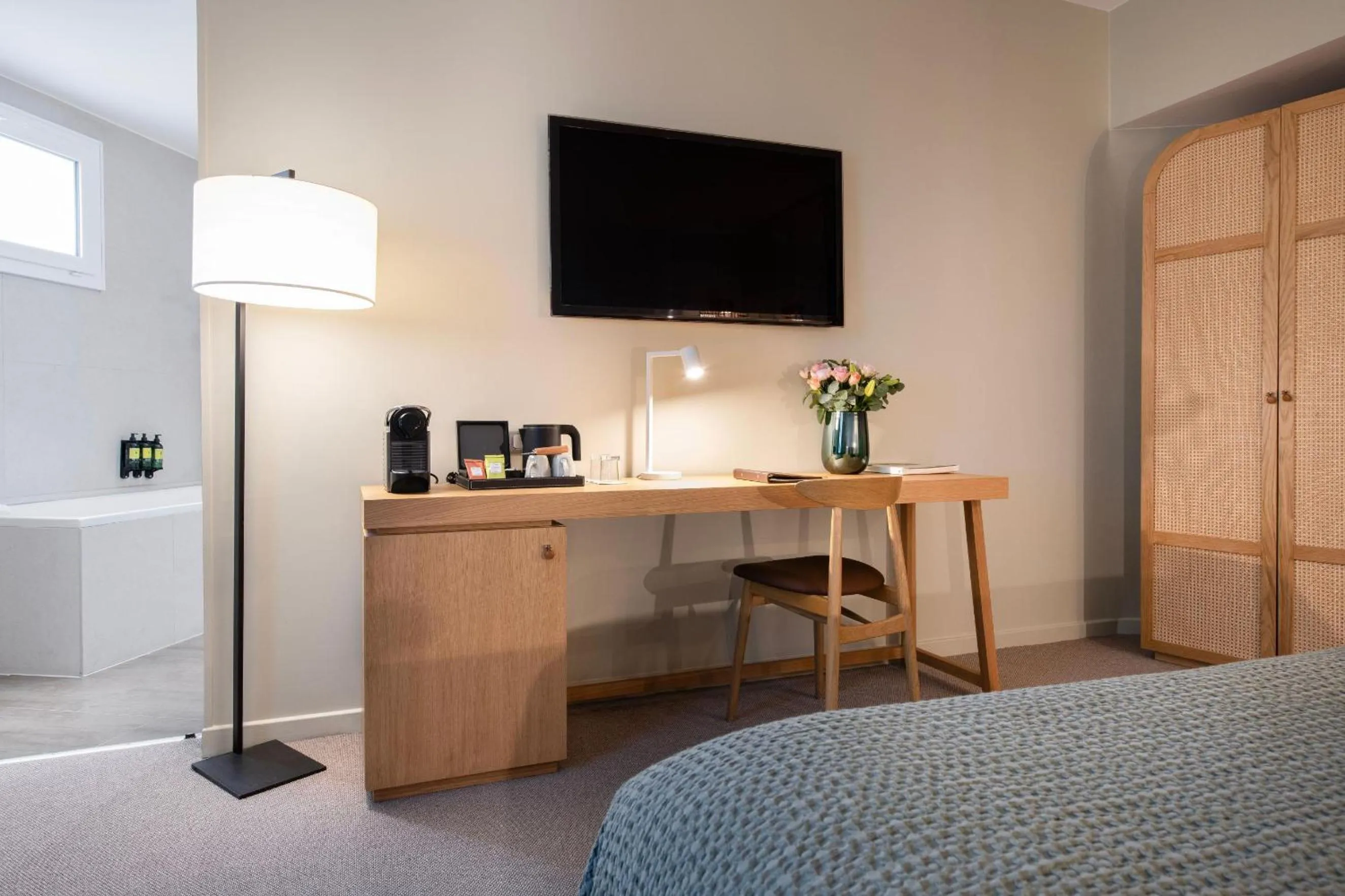 Bedroom, Bed in Hôtel Boutique Cézanne centre Aix-en-Provence