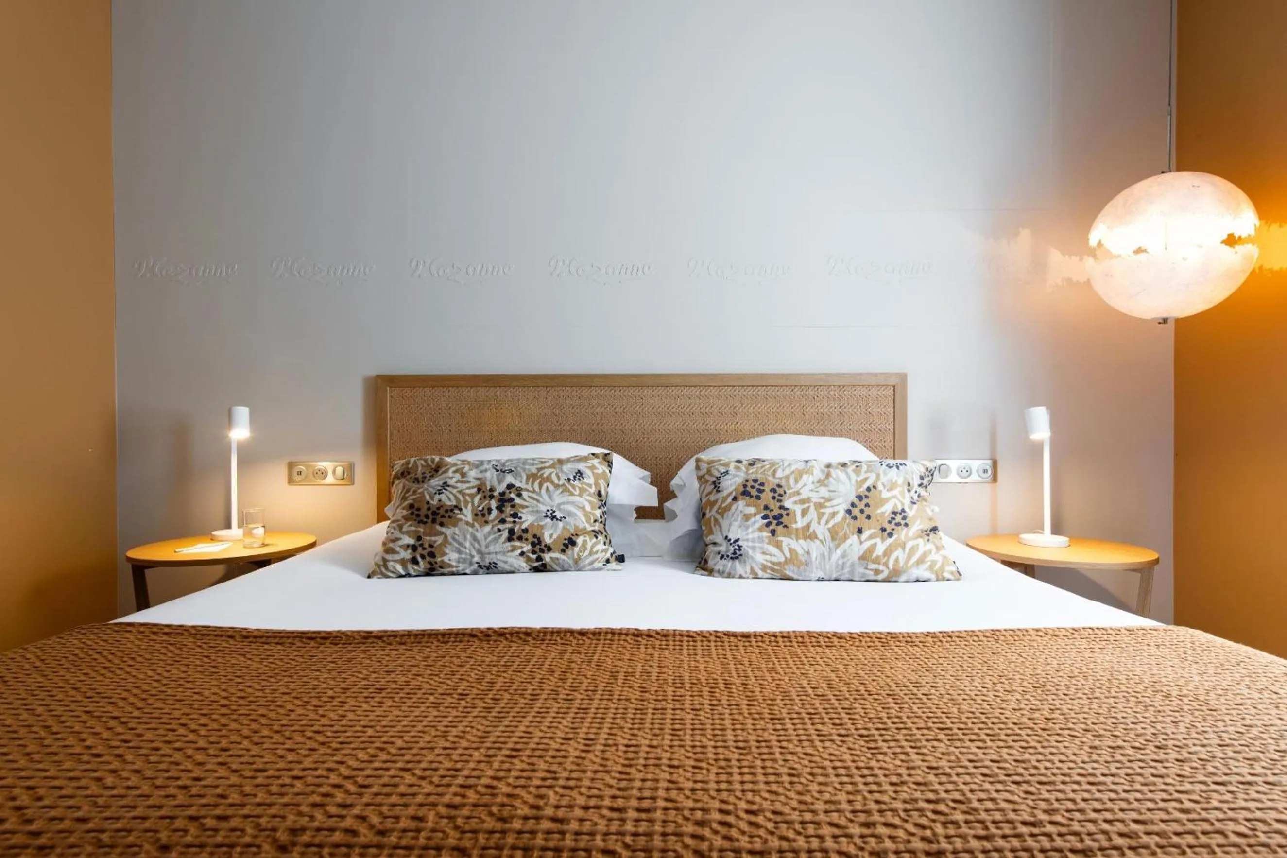 Bedroom, Bed in Hôtel Boutique Cézanne centre Aix-en-Provence