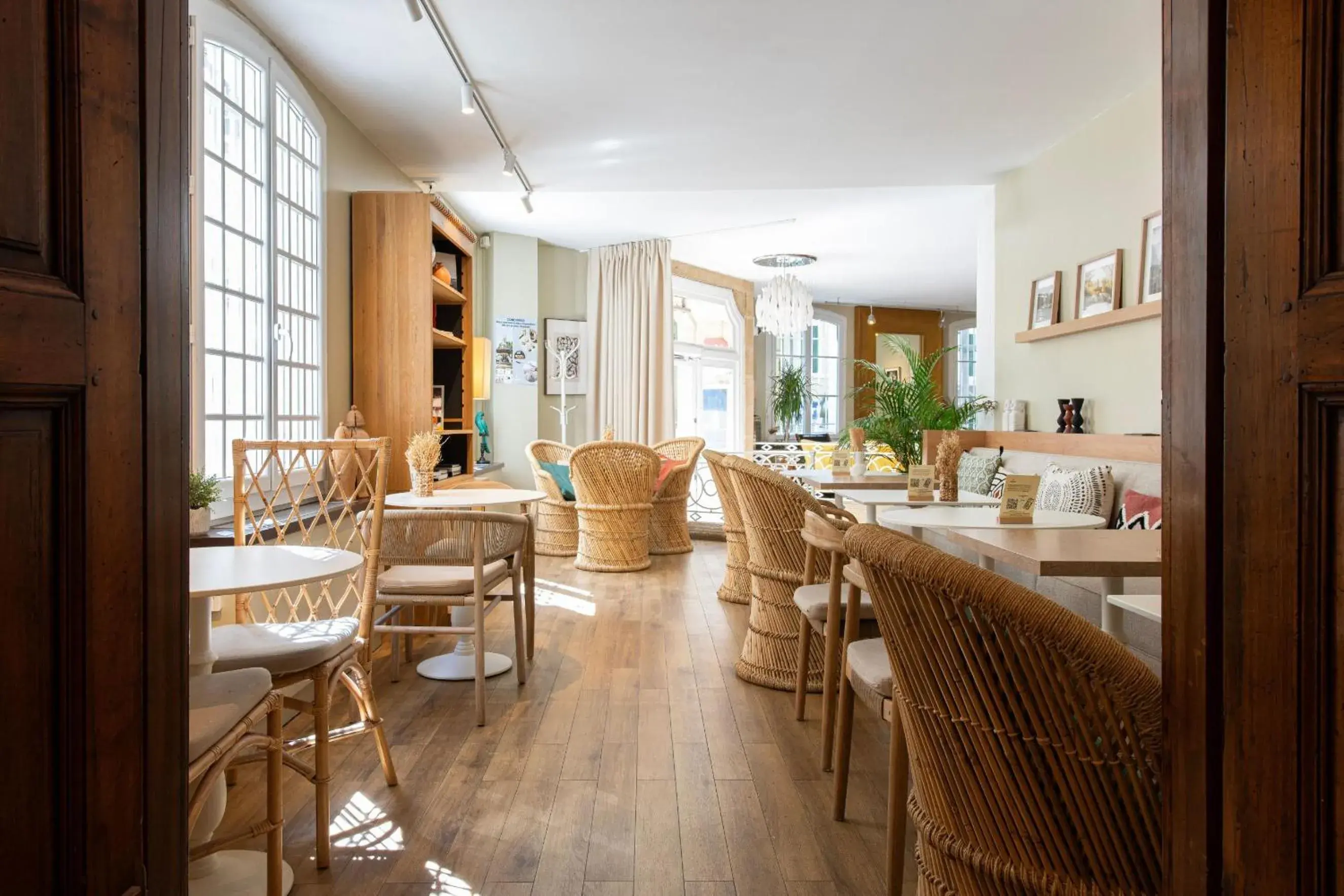 Living room, Restaurant/Places to Eat in Hôtel Cézanne Boutique-Hôtel