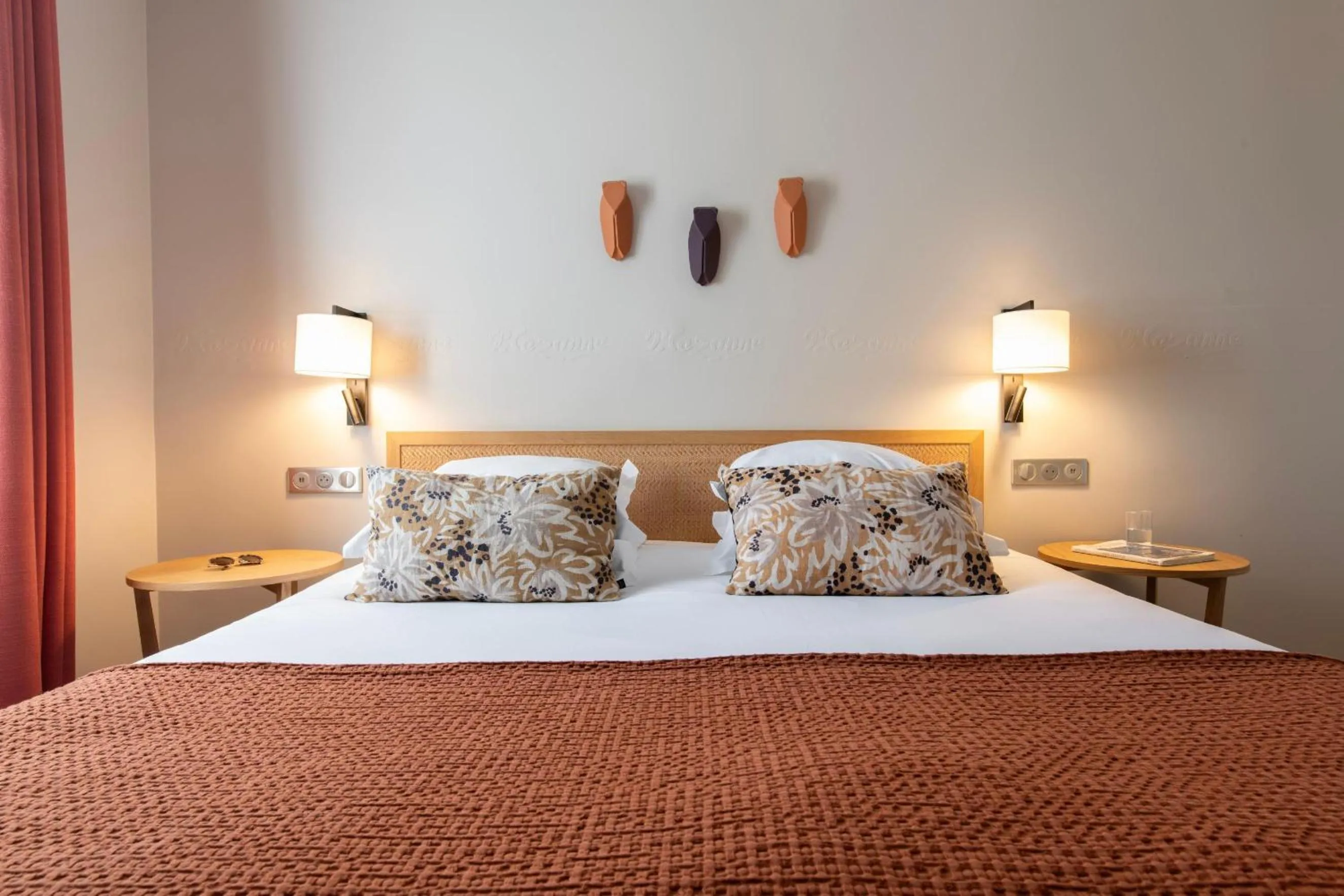 Bedroom, Bed in Hôtel Boutique Cézanne centre Aix-en-Provence