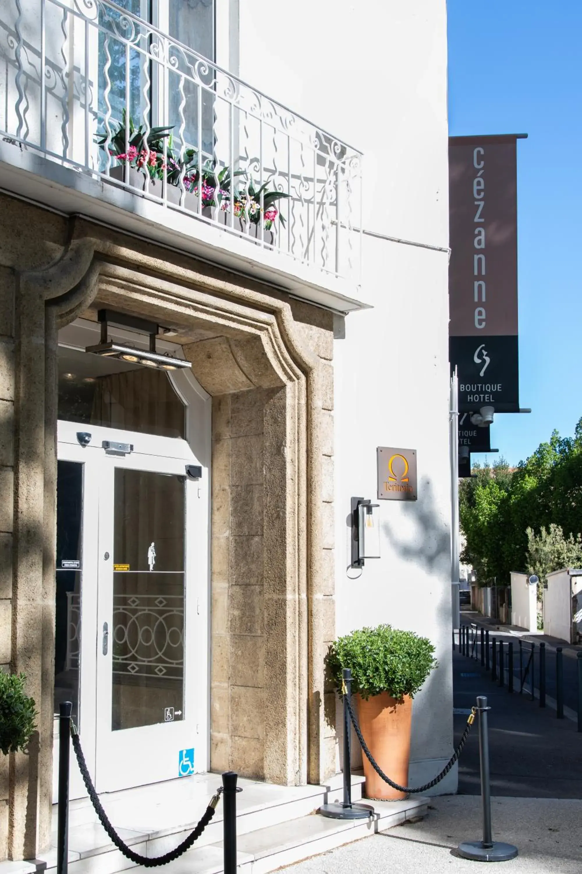 Facade/entrance in Hôtel Cézanne Boutique-Hôtel