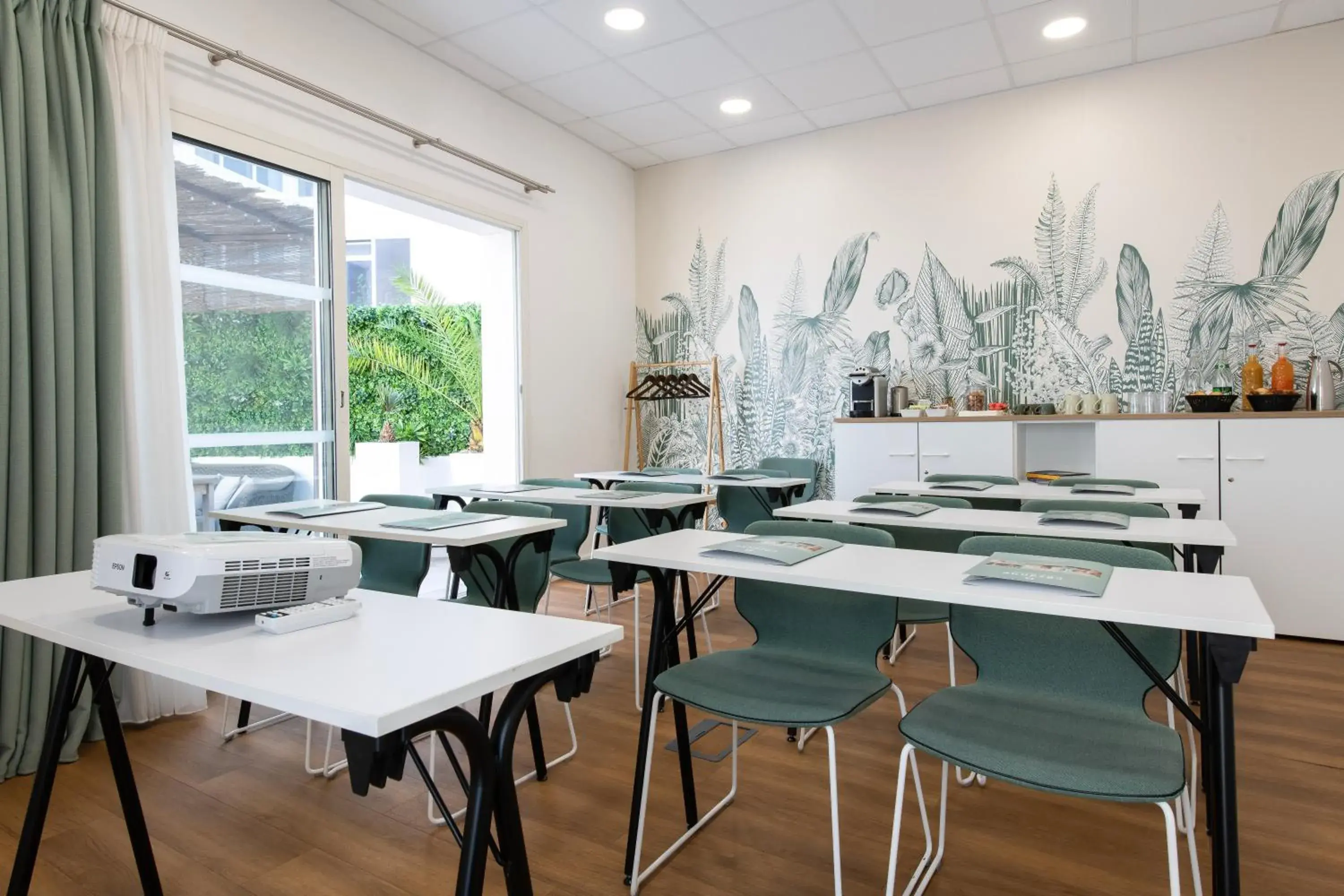 Meeting/conference room in Hôtel Cézanne Boutique-Hôtel