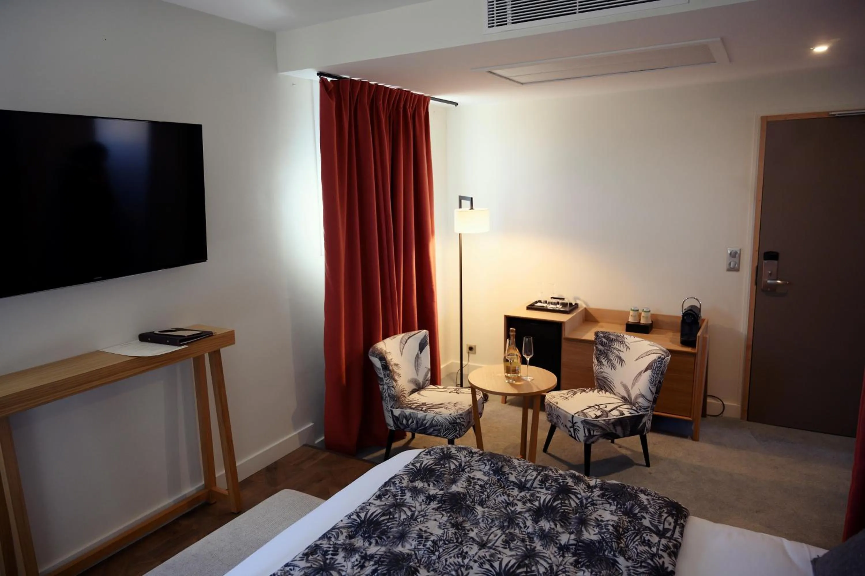 Photo of the whole room, Bed in Hôtel Boutique Cézanne centre Aix-en-Provence